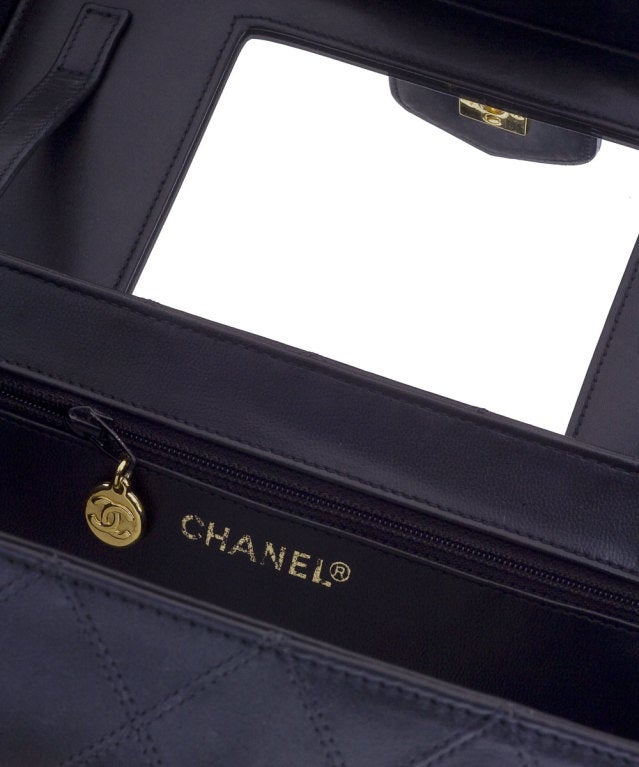 Chanel Quilted Vanity Case Bag In Excellent Condition For Sale In Chicago, IL