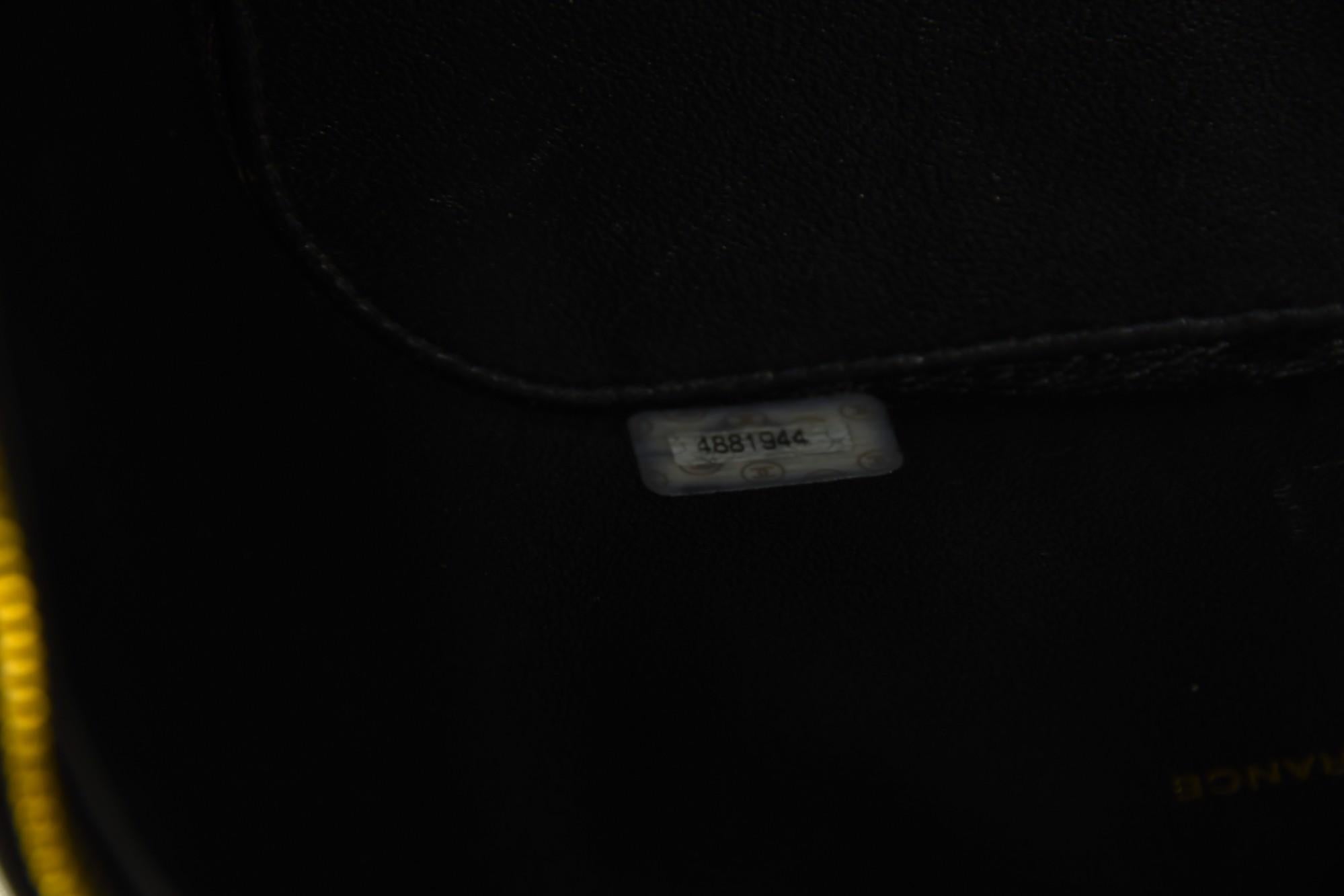 Chanel Quilted Vanity Top Handle Bag Black Patent  1996–1997 For Sale 8