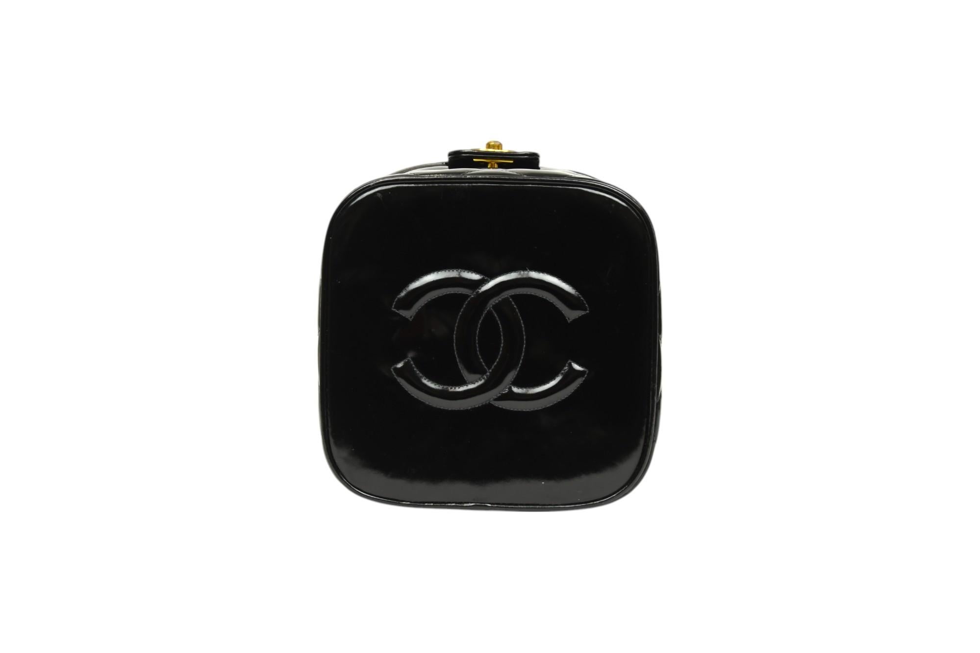 Chanel Quilted Vanity Top Handle Bag Black Patent  1996–1997 For Sale 3