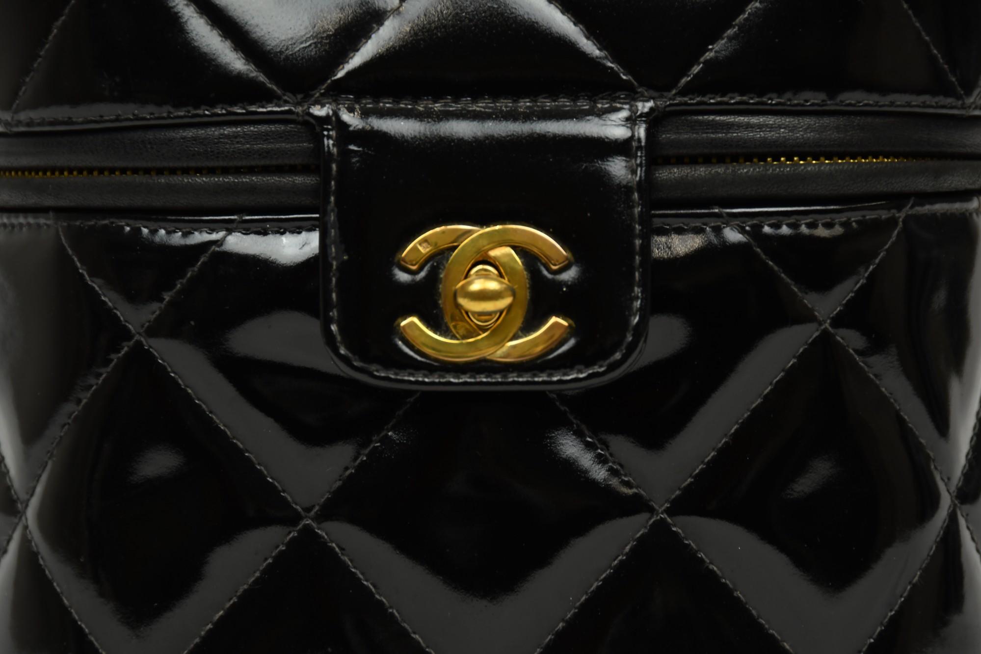 Chanel Quilted Vanity Top Handle Bag Black Patent  1996–1997 For Sale 5