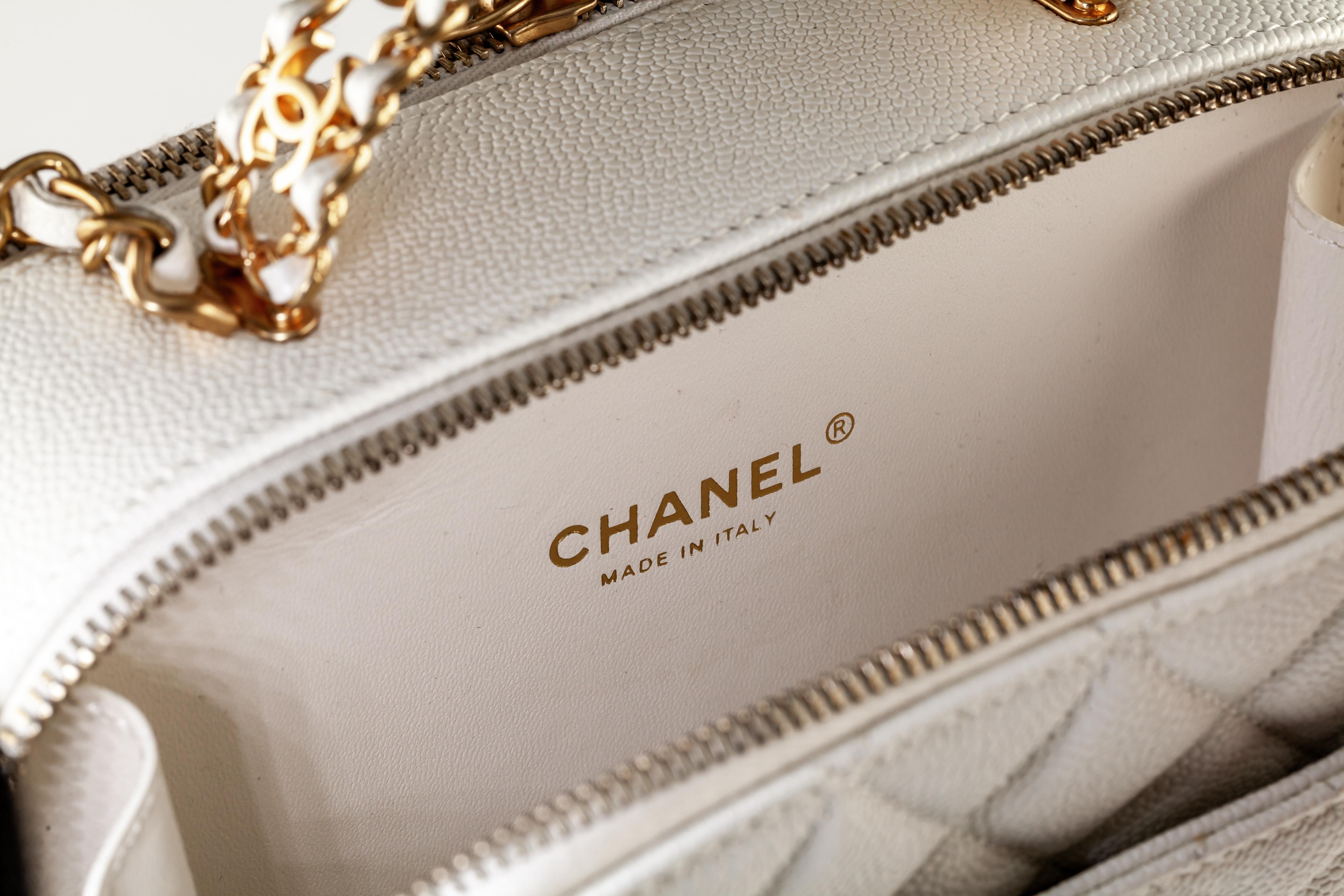 Chanel Vanity Case Pick Me Up Caviar blanc matelassé magnifique état ! Pour femmes en vente
