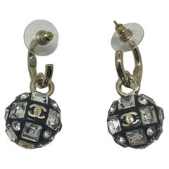 Chanel - Créoles carrées en émail blanc matelassé - Collection B25
