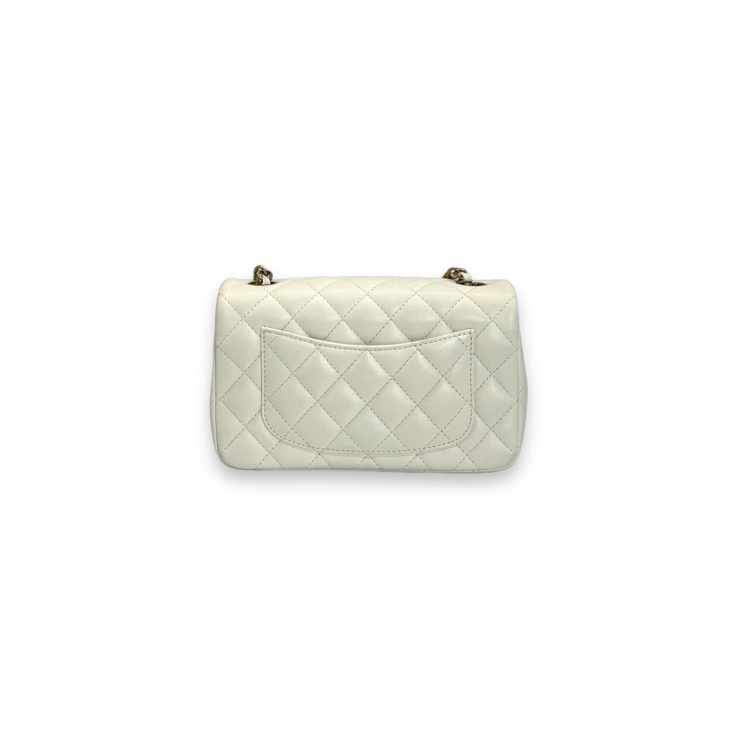 Chanel Quilted White Lambskin Mini Rectangular Classic Flap In Excellent Condition In Scottsdale, AZ