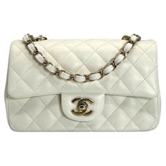 Chanel Gestepptes weißes Lammfell Mini Rectangular Classic Flap