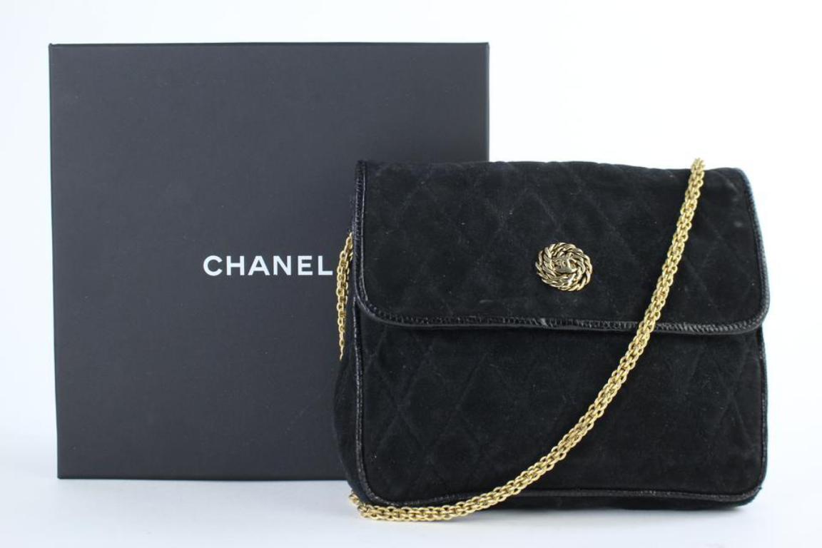 This item will ship out immediately.
Previously owned, unless otherwise stated.
Date Code/Serial Number: Only Boutique Seal is present from last Service at Chanel.
APPX 5 x 2 x 5
OVERALL VERY GOOD VINTAGE CONDITION
( 7/10 or B )
Signs of Wear: Light