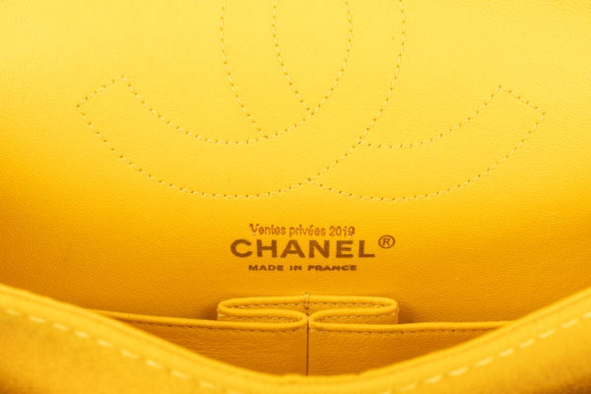 Chanel, gesteppte gelbe Stofftasche, 2015/2016 im Angebot 6