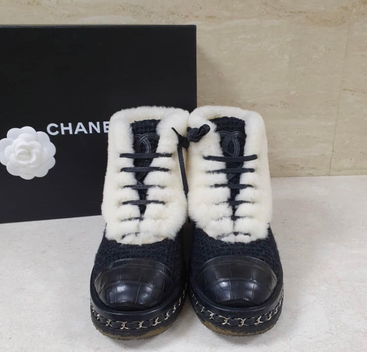 Chanel ankle boots in off-white rubbit fur, black bouclé and quilted leather heel featuring a black croco embossed leather tip. 
Rubber sole with silver-tone signature chain detail around. 
Lined in off-white leather. 
Sz.39
Very good condition.
No