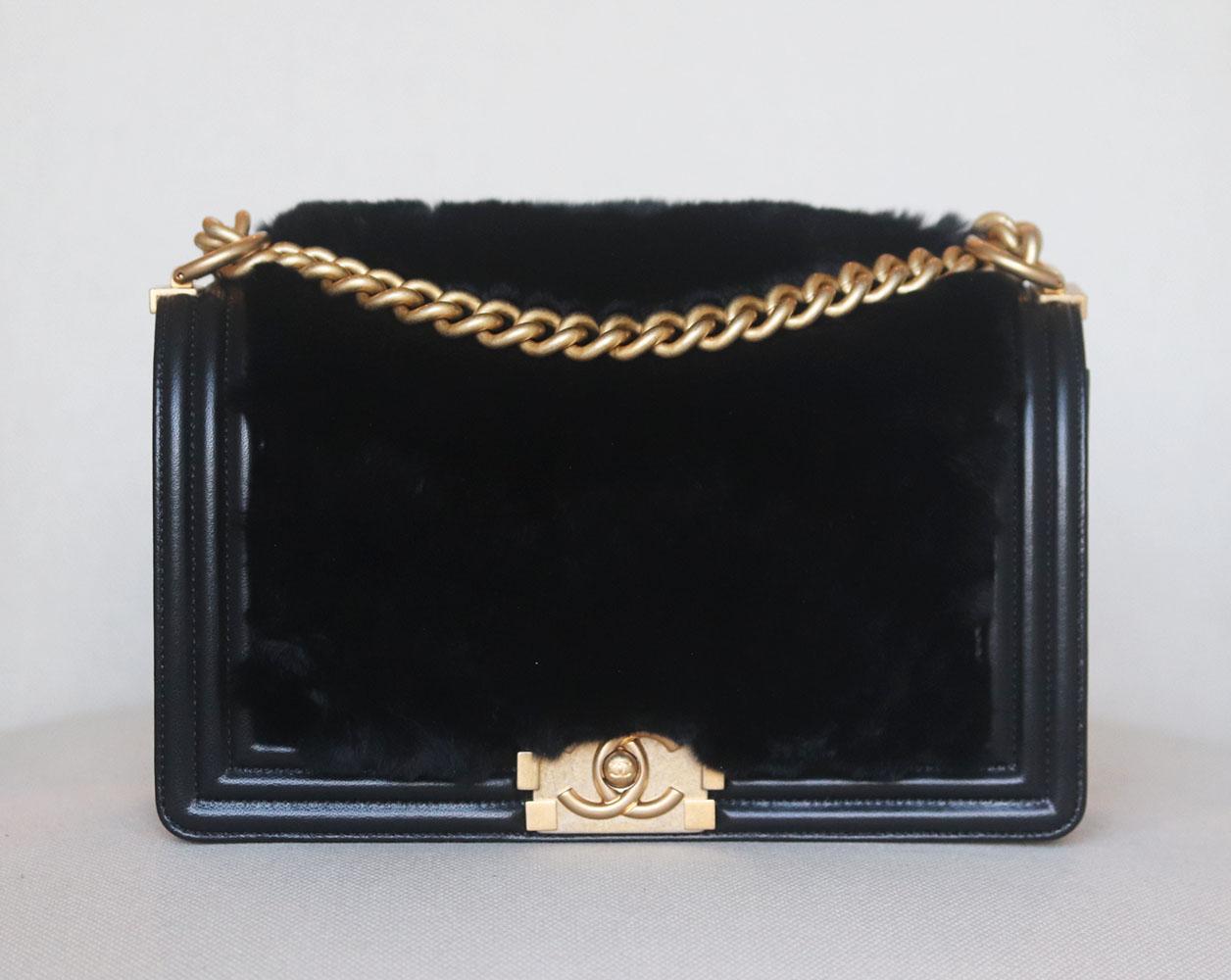Chanel Rabbit Fur-Trimmed Lambskin Medium Boy Flap Bag has been hand-finished by skilled artisans in the label's workshop, it is boasting a rabbit-fur and lambskin exterior, this design is accented with antique gold-tone and black lambskin-leather