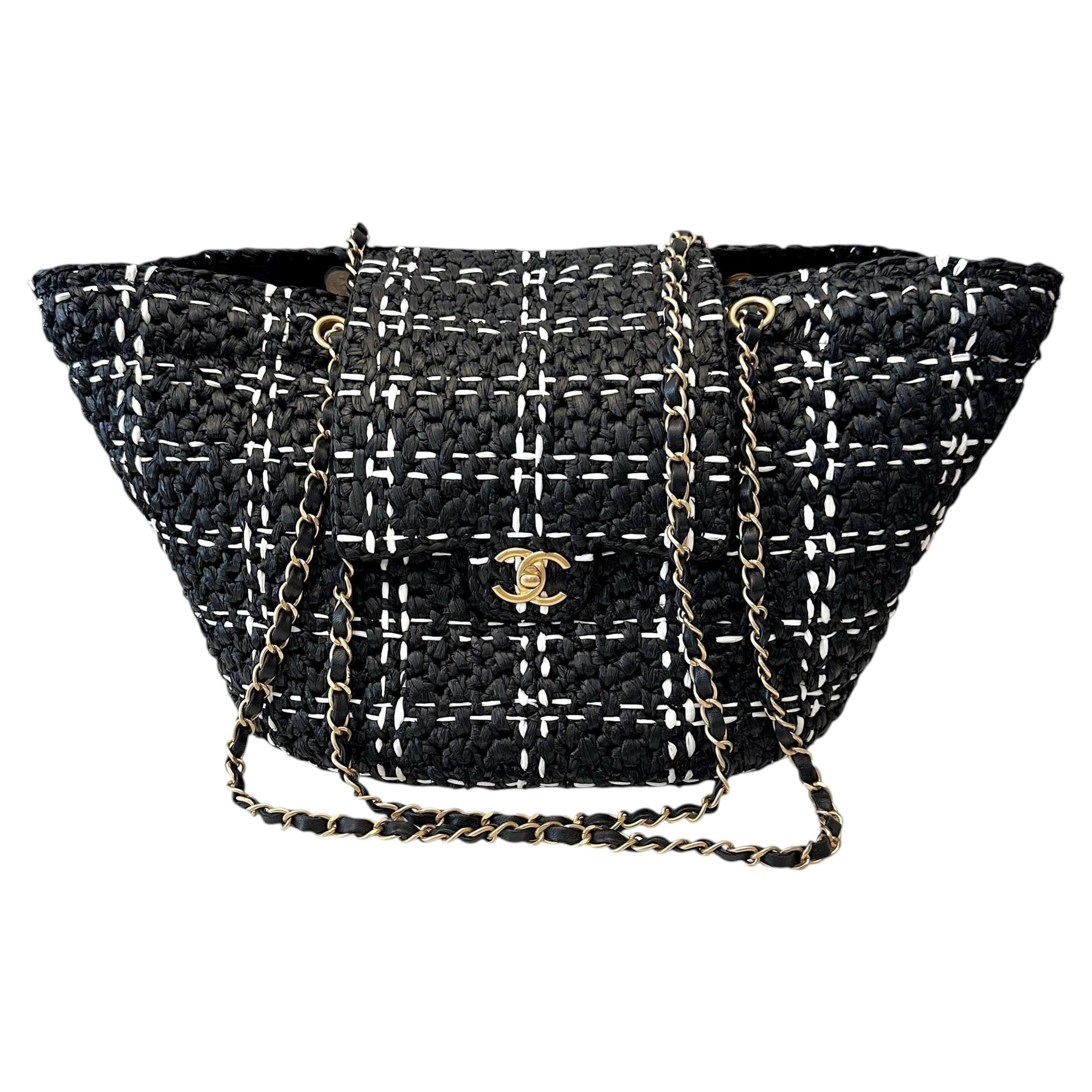 Does Chanel have a tote bag?