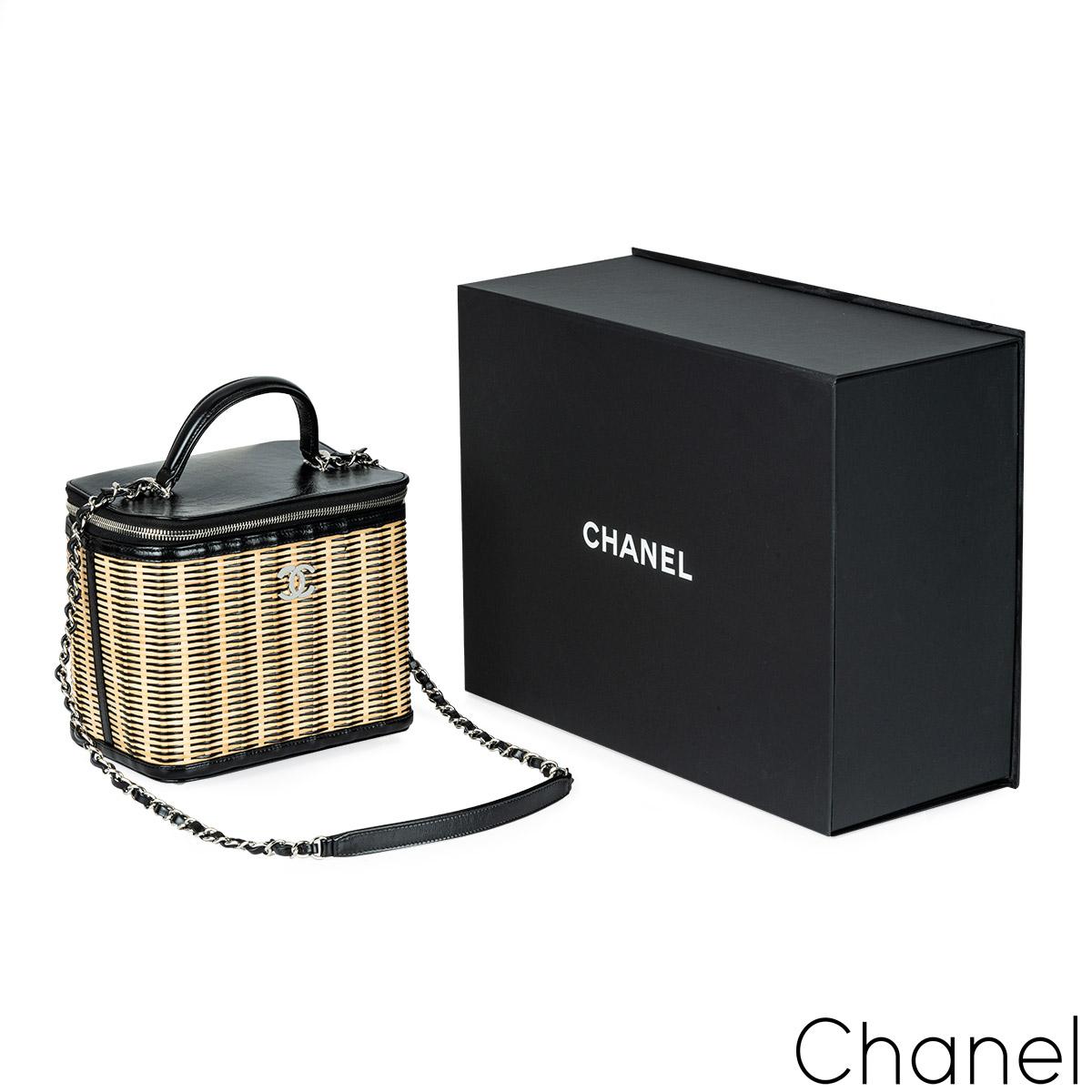 Chanel Raffia-Schminktasche aus Rattan und Kalbsleder im Angebot 3