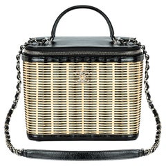 Chanel Raffia-Schminktasche aus Rattan und Kalbsleder