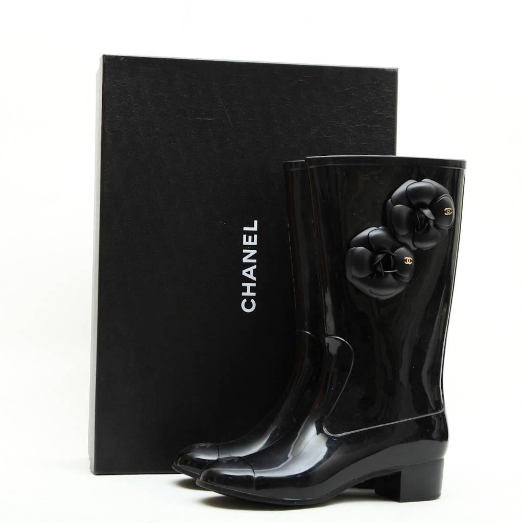CHANEL Rain Boots in Black Rubber Size 38FR 2