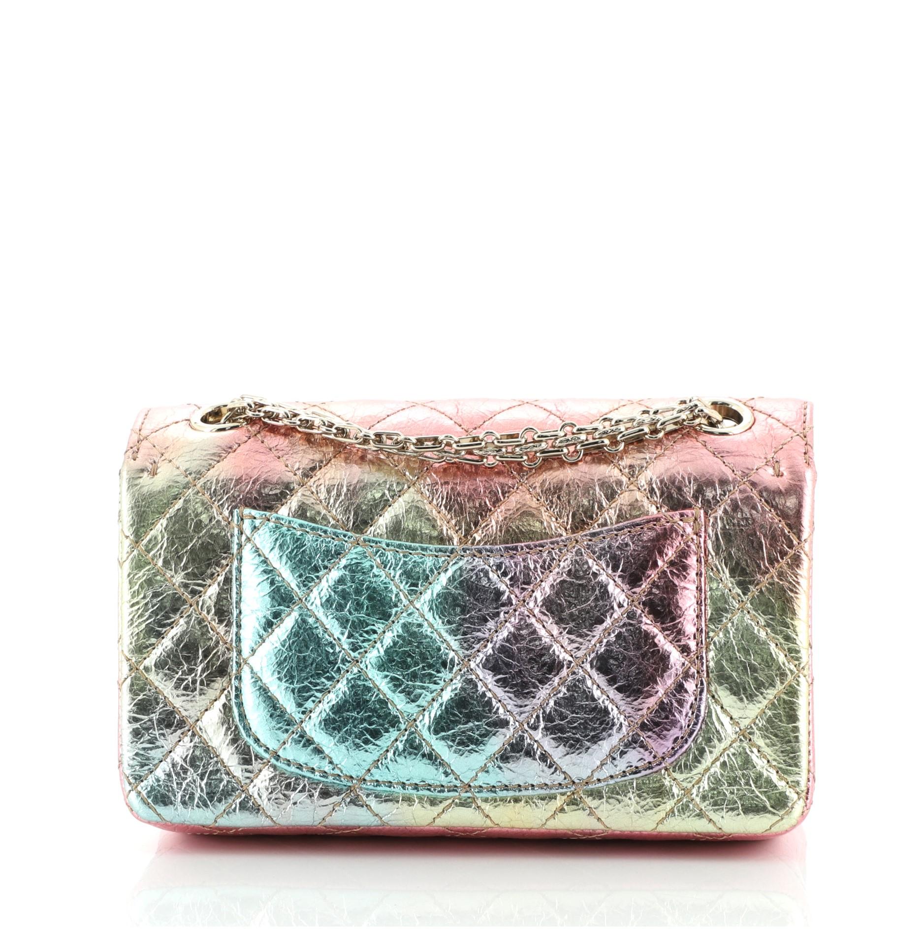 Chanel Rainbow Reissue 2.55 Flap Bag Gesteppt Multicolor Metallic Ziegenleder Mini im Zustand „Gut“ in NY, NY