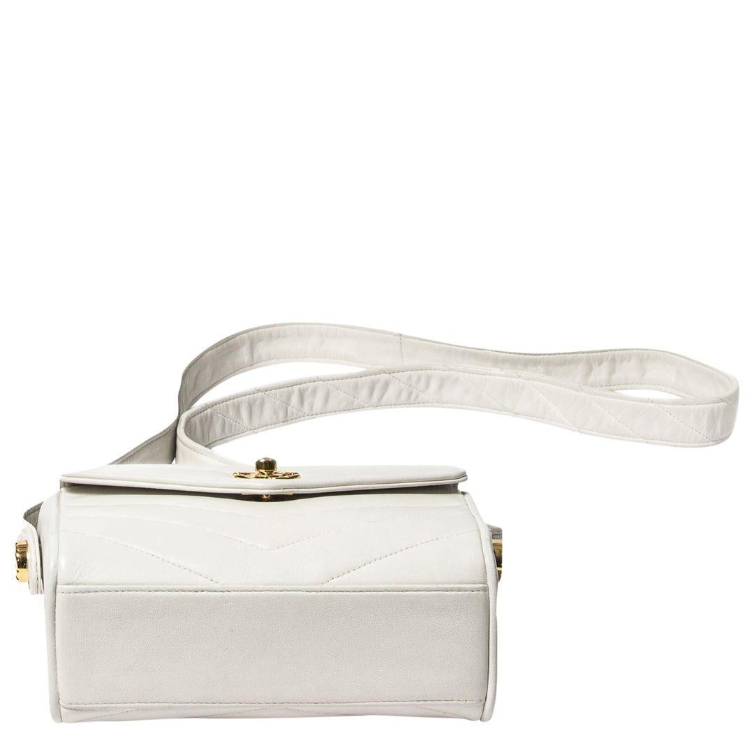 Chanel Rare 1991 Ivory Chevron Quilted Crossbody Bag For Sale 1