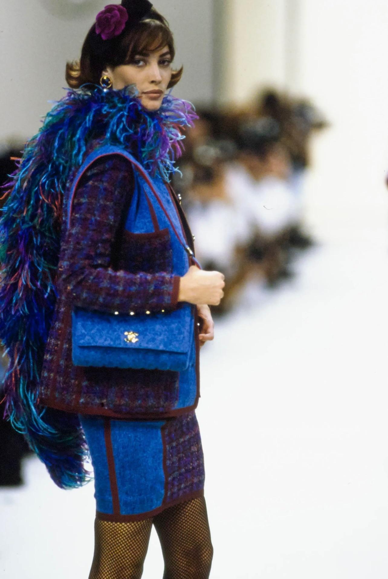 Costume Chanel Supermodels rare en tweed et jean, 1991 en vente 1