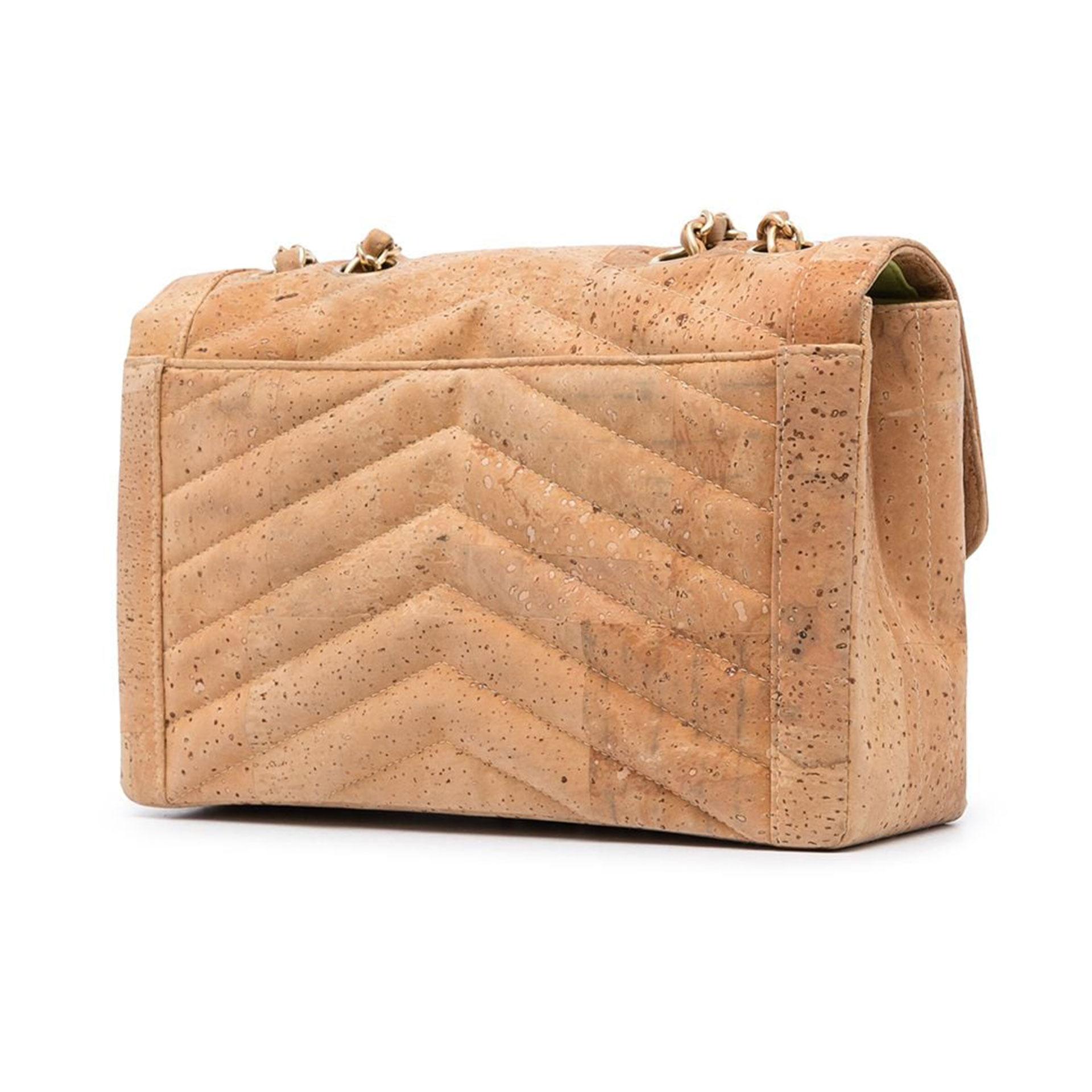 Chanel Rare 2001 Vintage Cork Chevron Quilted Reissue Classic Flap Bag For Sale 2