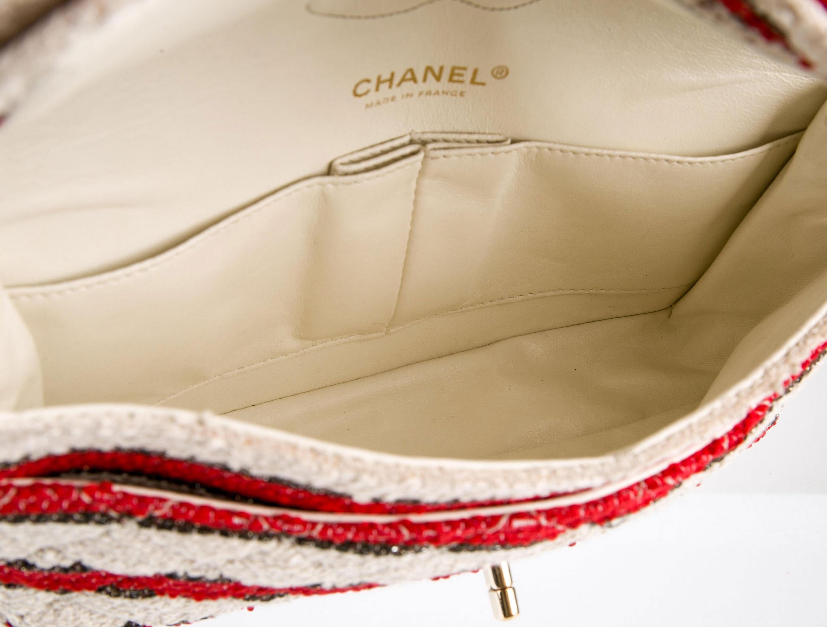 Chanel Seltene 2009 Medium Classic Flap Bag Umhängetasche aus Tweed mit roten und weißen Streifen  im Angebot 6