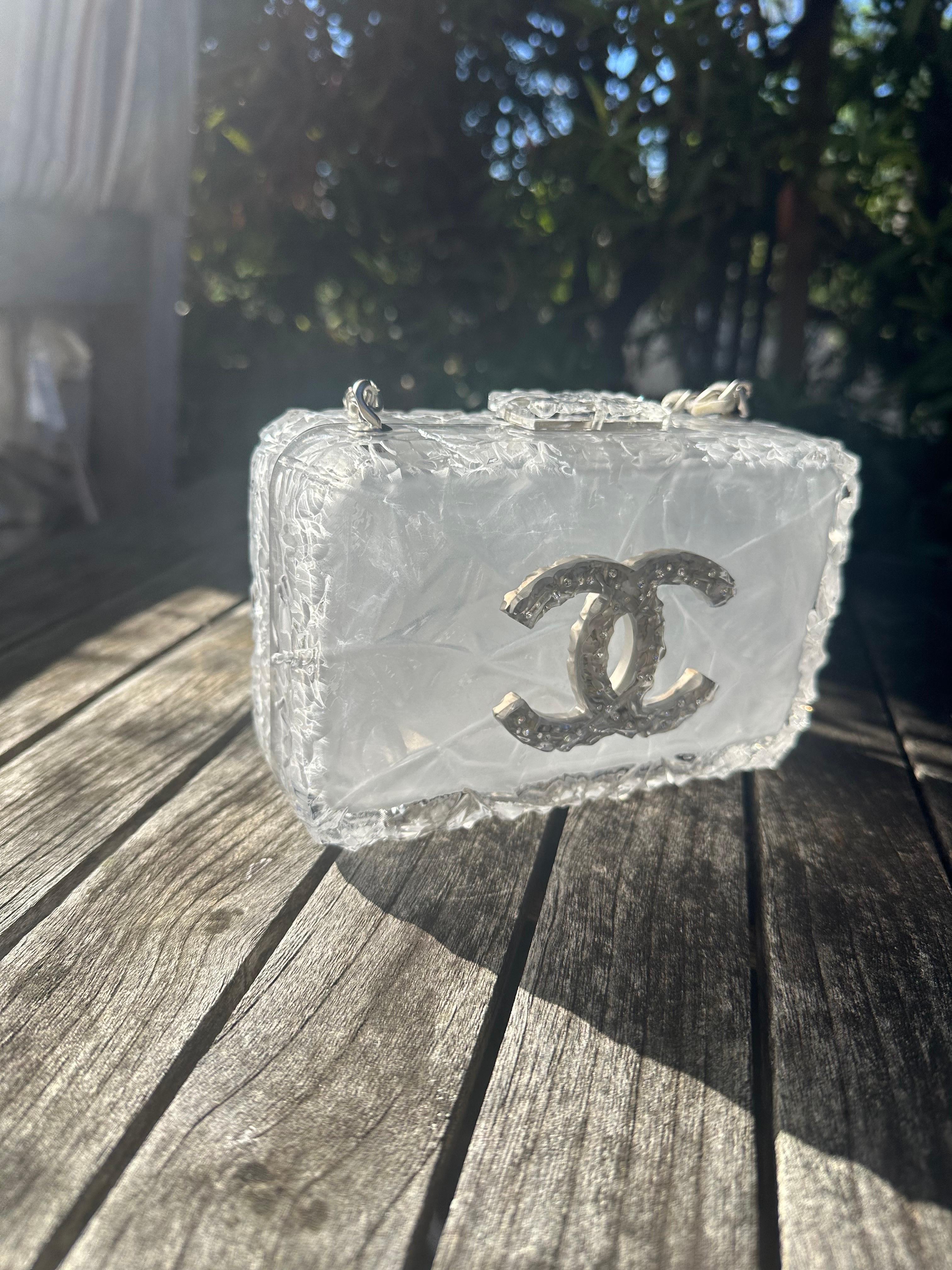 Chanel Rare 2010 Acrylic & Crystal Ice Cube Clutch

An ultra rare piece. 

15 w x 10.5 h x 5 d cm
Includes dustbag, original tag, care card, felt protector and box.