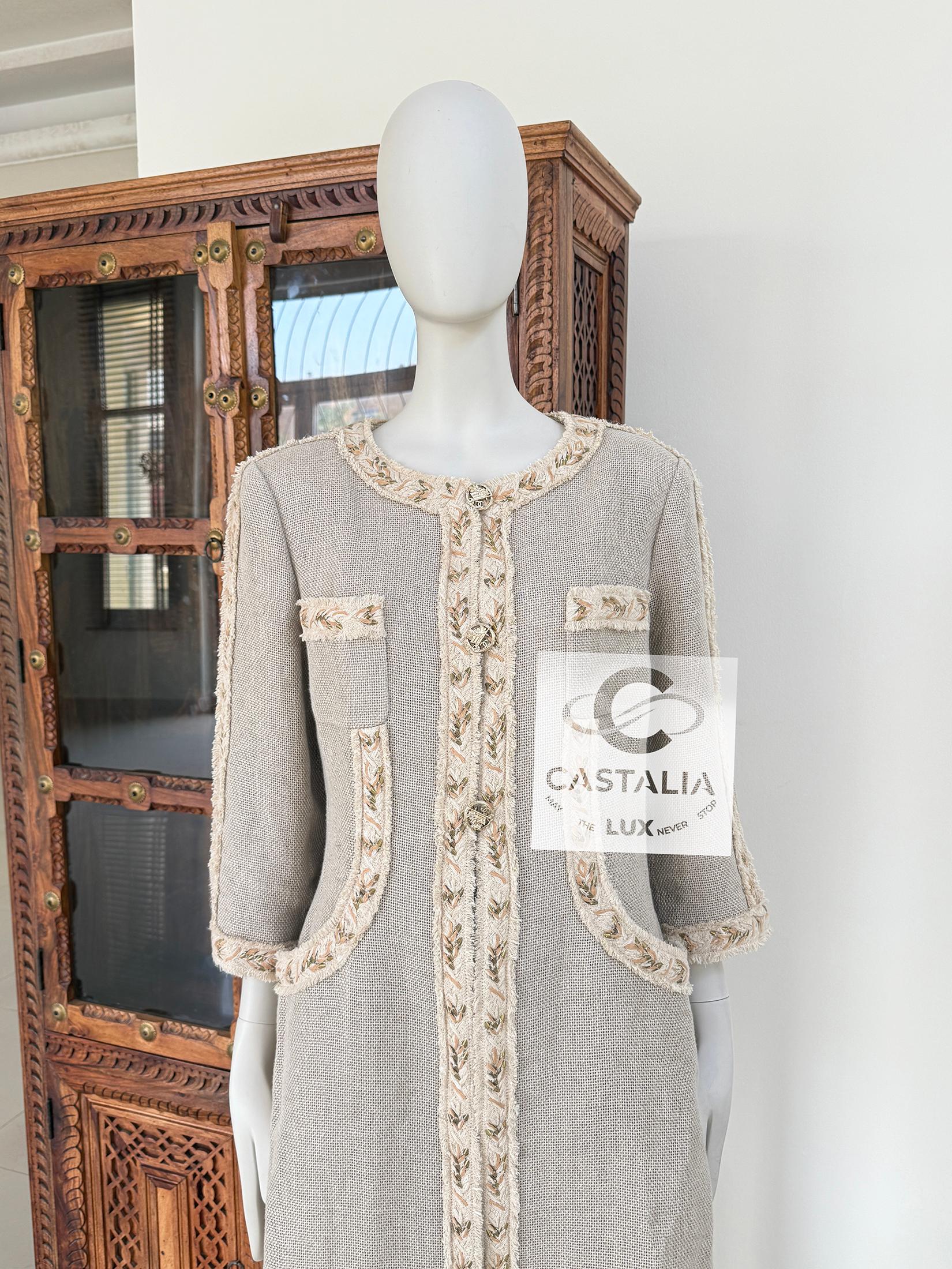 Women's or Men's Chanel Rare 2010 CC Barrowwheel Buttons Beige Jacket 44 FR For Sale