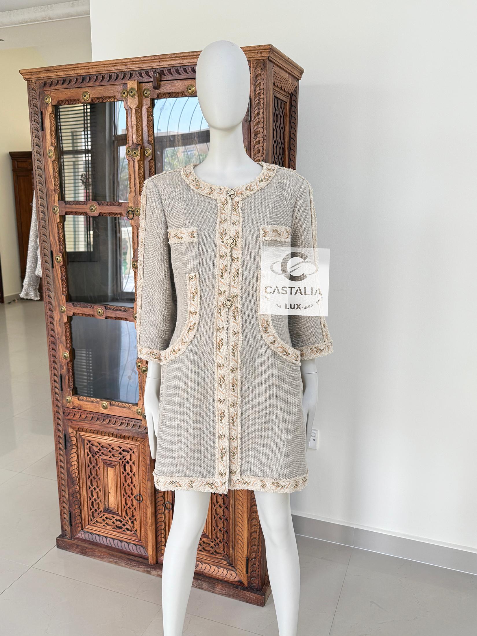 Chanel Rare 2010 CC Barrowwheel Buttons Beige Jacket 44 FR For Sale 4