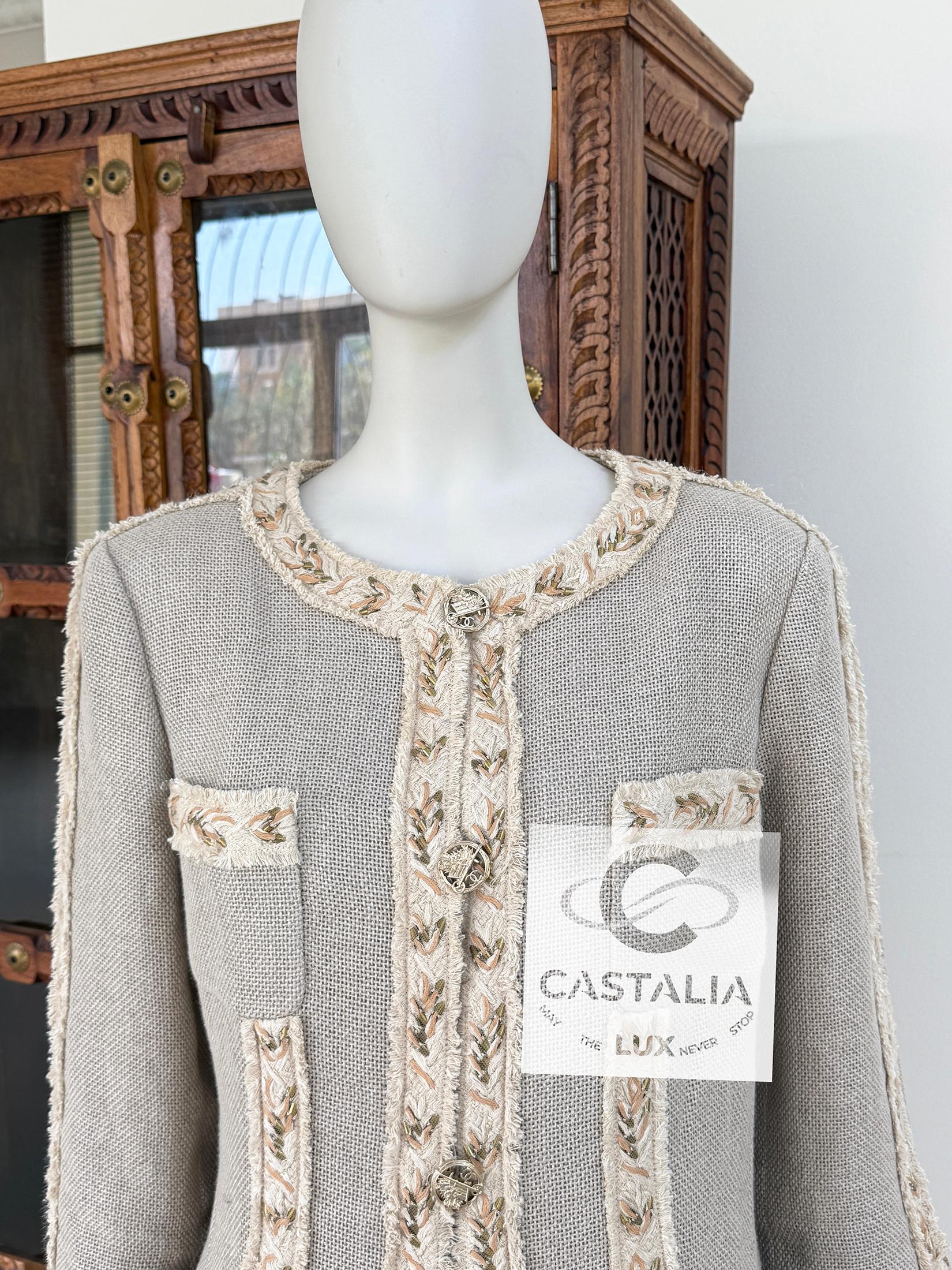 Chanel Rare 2010 CC Barrowwheel Buttons Beige Jacket 44 FR For Sale 5