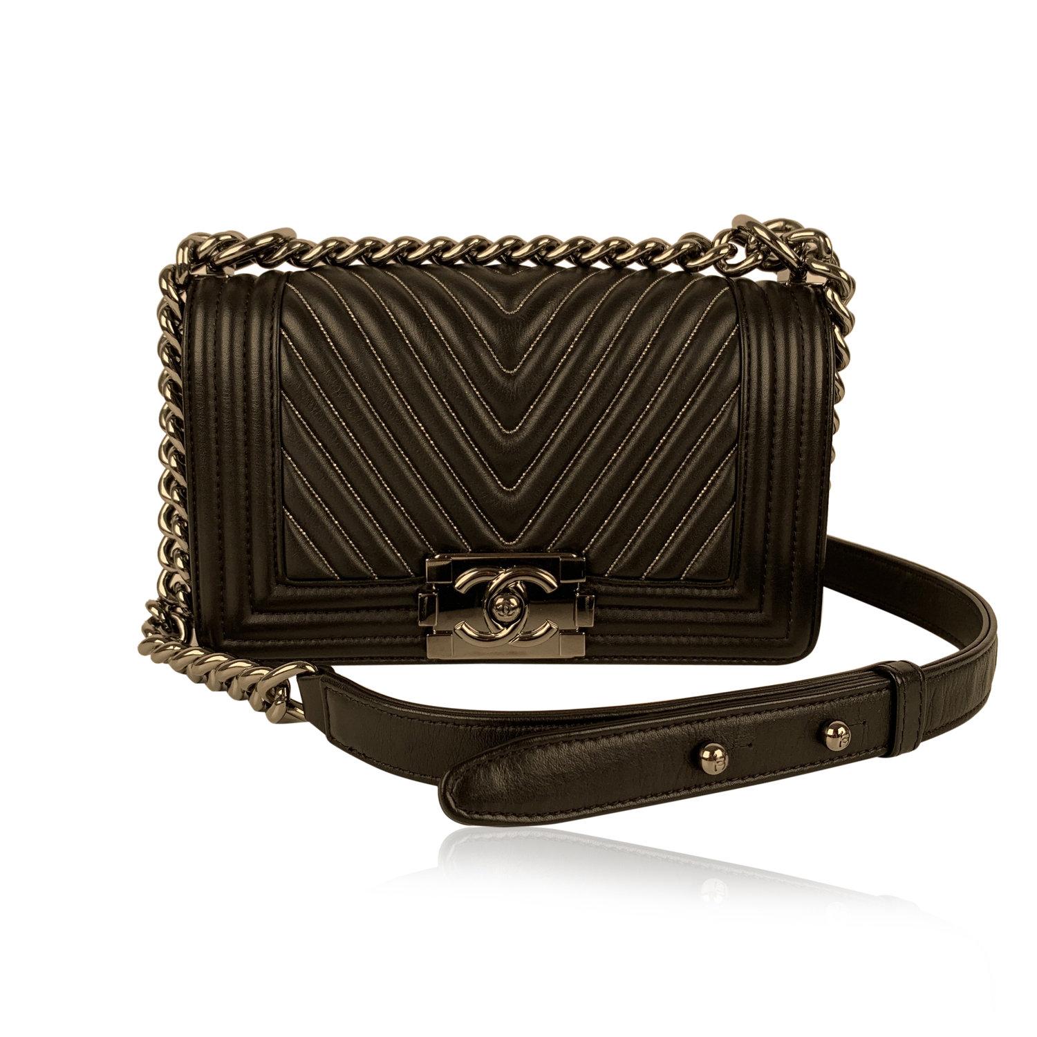 chanel herringbone bag
