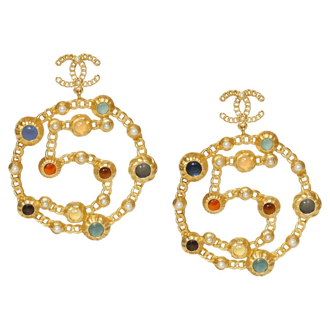 Chanel Raro 2018 Pasarela "5" Colgante CC Logo Oro Piedras Multicolor Pendientes