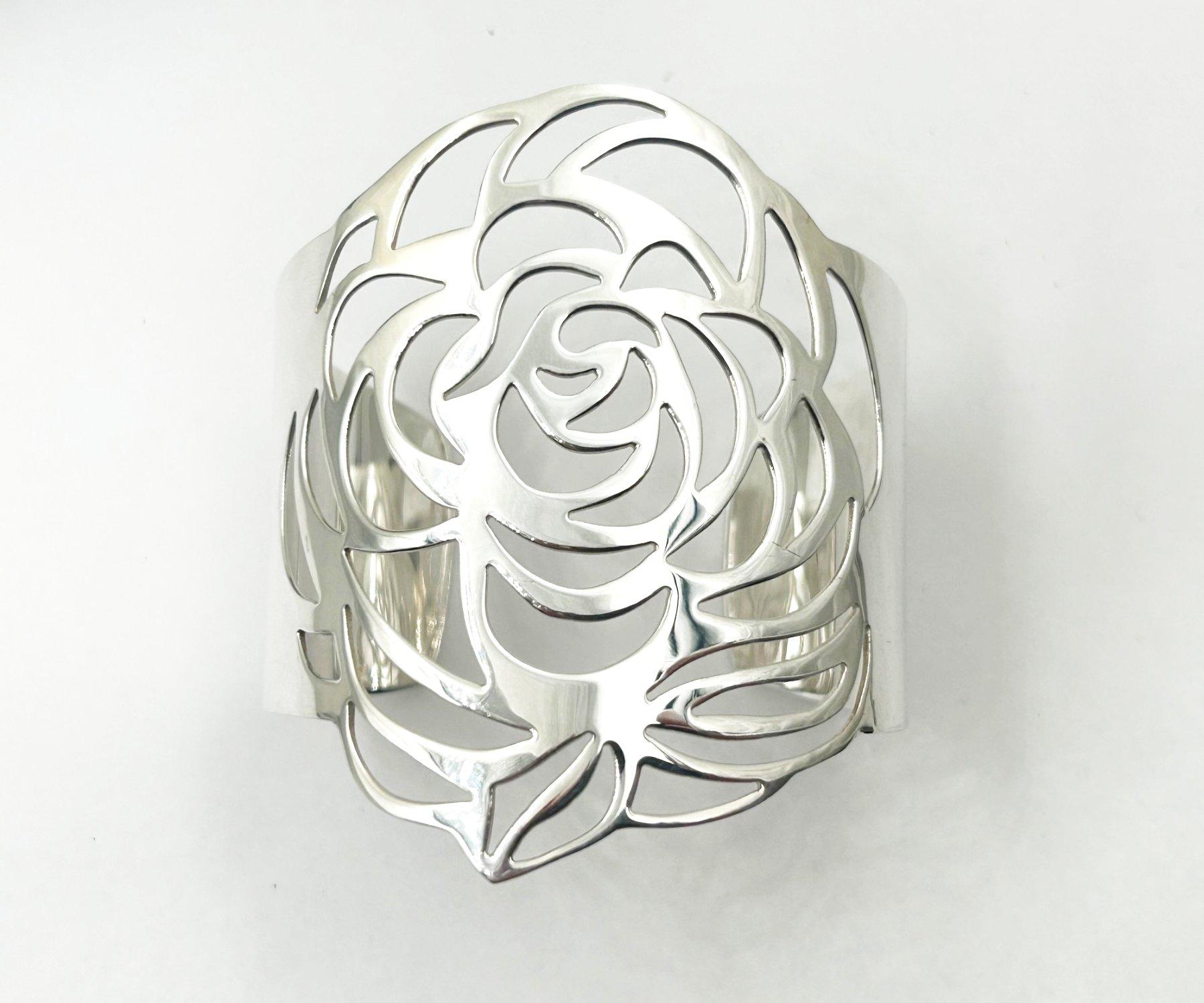 Chanel Rare 925 Solid Silver Camellia Cutout Bangle Cuff Bracelet 

*Marked Chanel and 925
*Comes with the original box and booklet

-It is approximately 3
