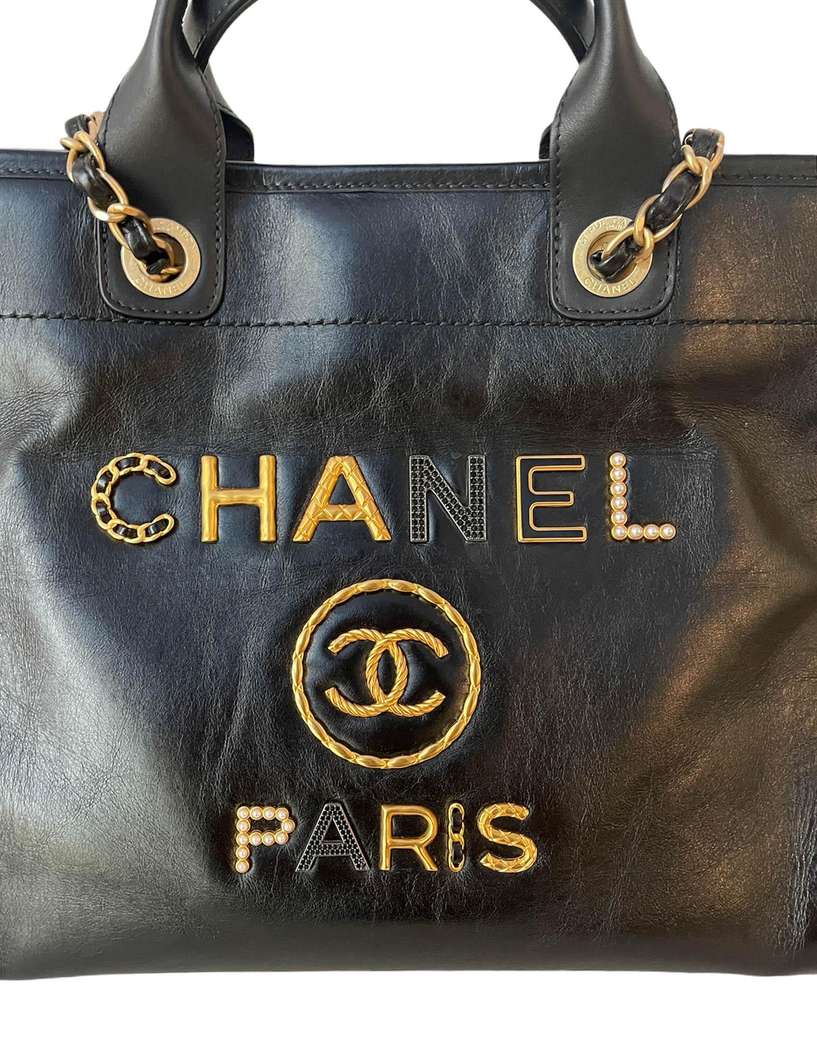 Chanel RARO Bolso Tote Deauville Charms Medium de piel de becerro envejecida negra 2