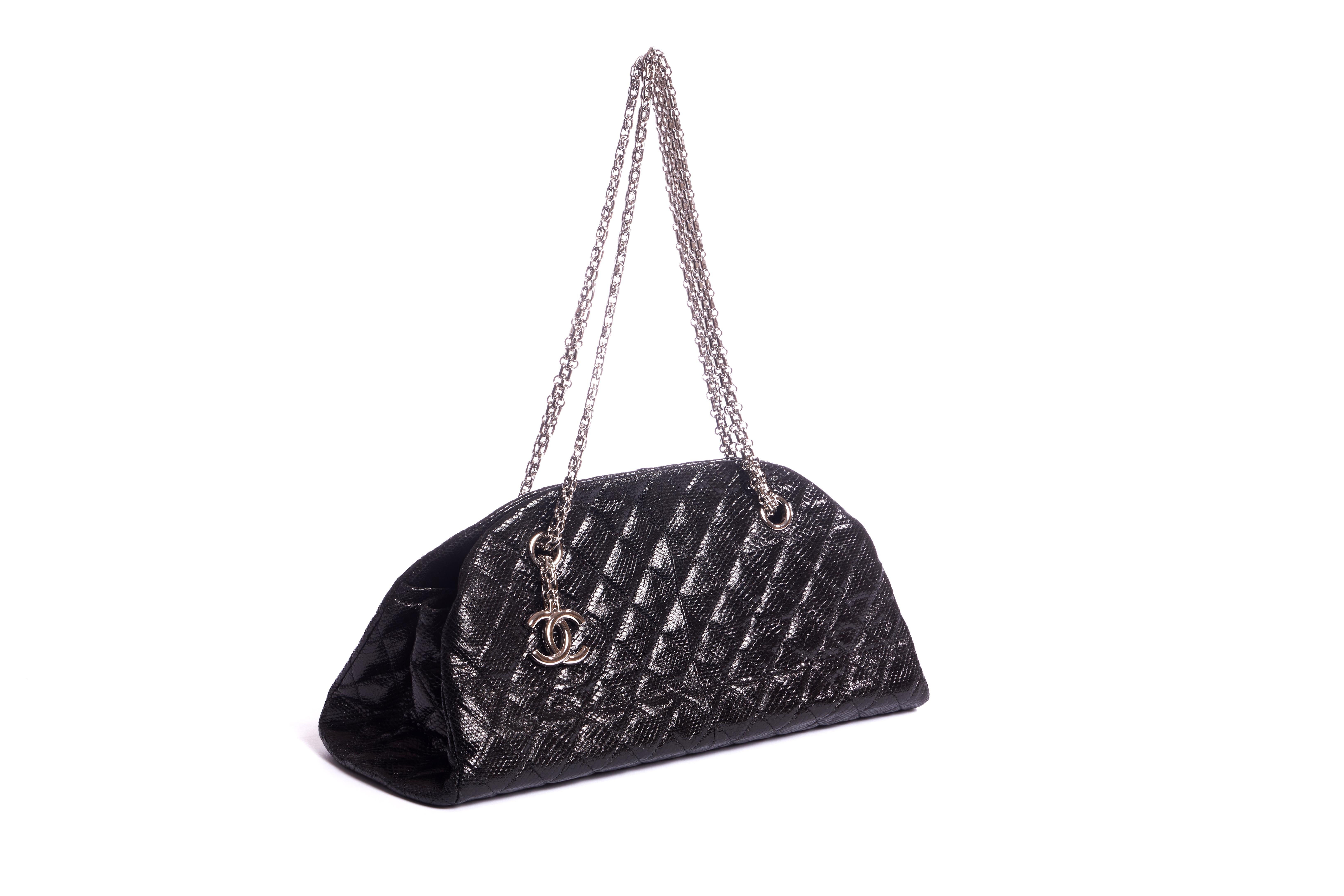 Chanel Rare Black Lizard Shoulder Bag In Excellent Condition For Sale In West Hollywood, CA