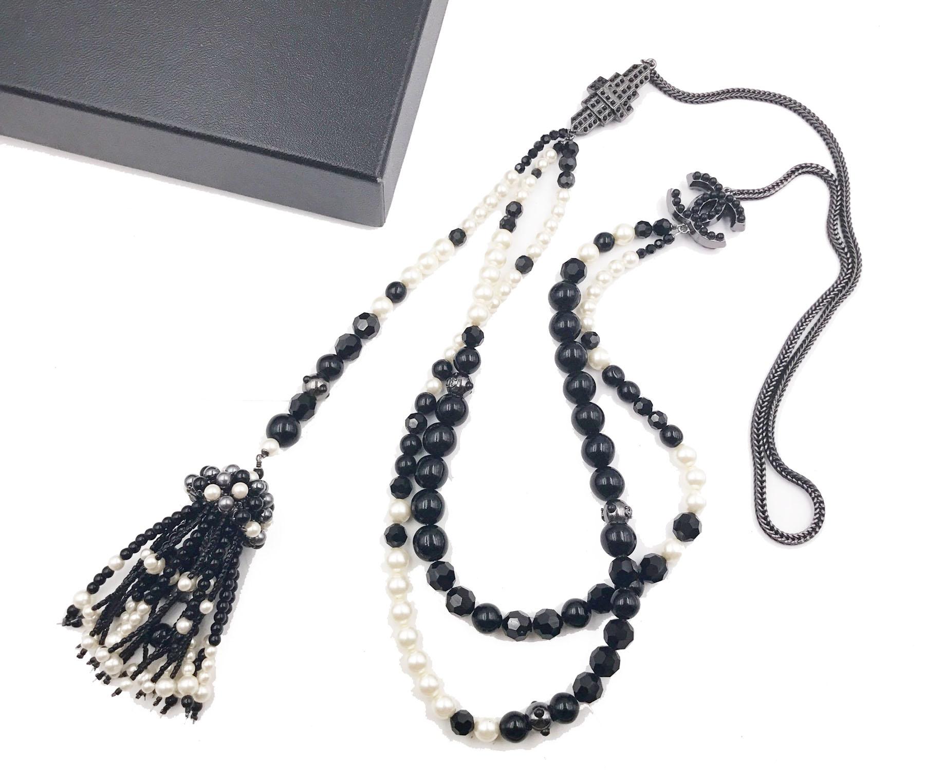 Chanel Rare Unique Black Stone Pearl Dangle Tassel Necklace

* Marked 02
* Made in France
* Comes with the original box

-The tassel is approximately 10″ long.
-The necklace approximately 36″.
-Very unique and rare
-It is missing one small black