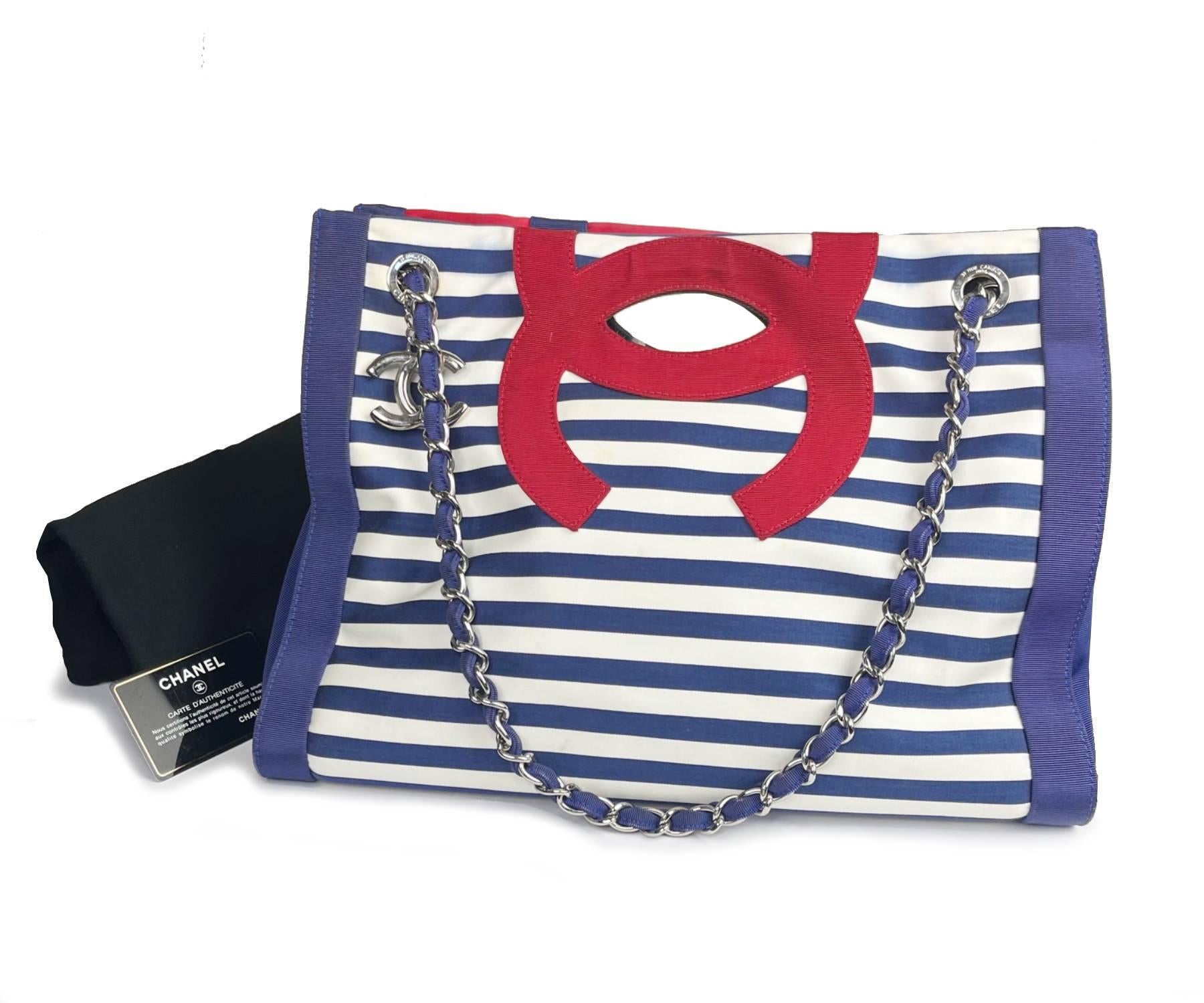 Chanel Rare Blue Red CC Handle Stripe 3 way Bag

* 1319 xxxx
* Made in Italy
*Comes with the dustbag and control number card

-Approximately 7″x 5.5″x 2.5″
-The drop length of the shoulder strap is approximately 9.5″ to 16.5″
-Some parts of the