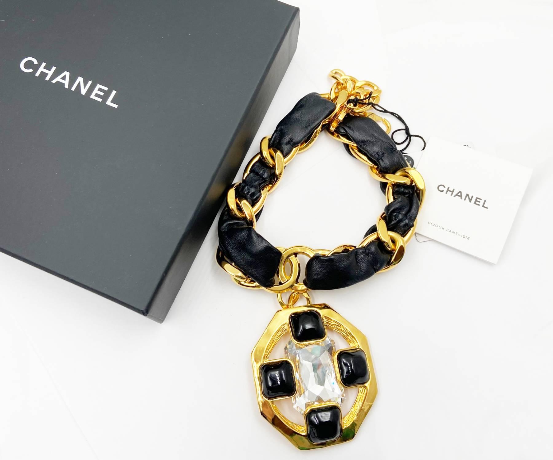 Chanel Raro &New Collana con ciondolo di cristallo placcato oro CC Chunky In condizioni Nuovo in vendita a Pasadena, CA