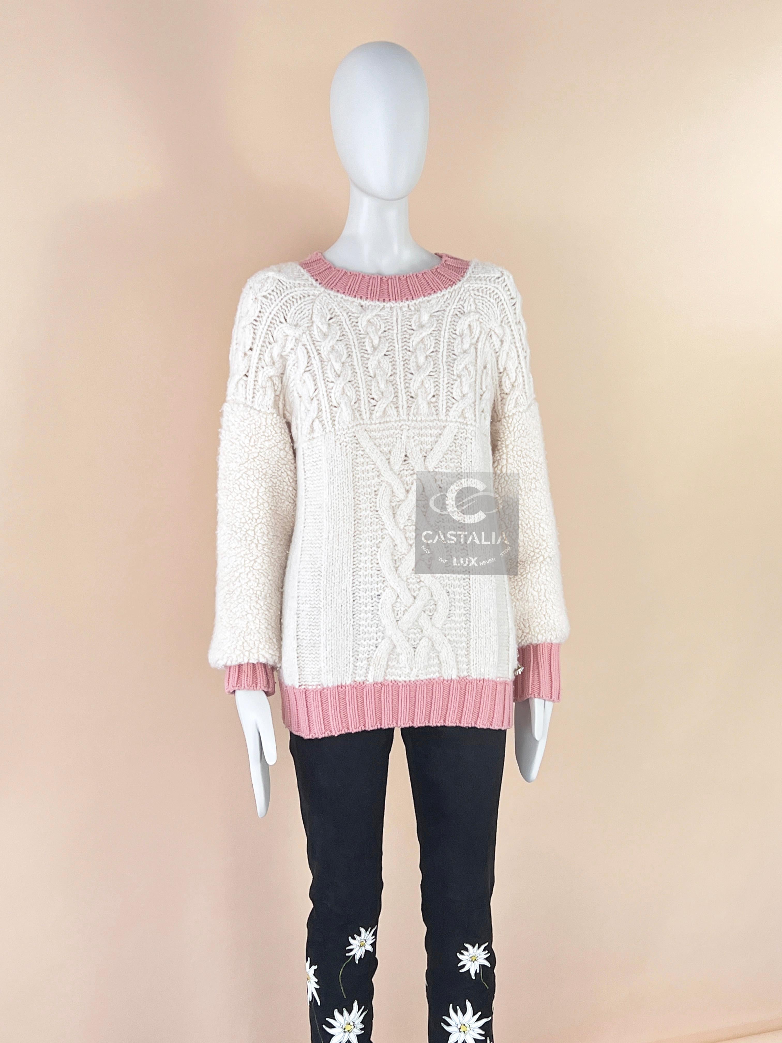Chanel Rare Cara Delevingne Style Teddy Sleeves Cashmere Jumper 34 FR For Sale 4