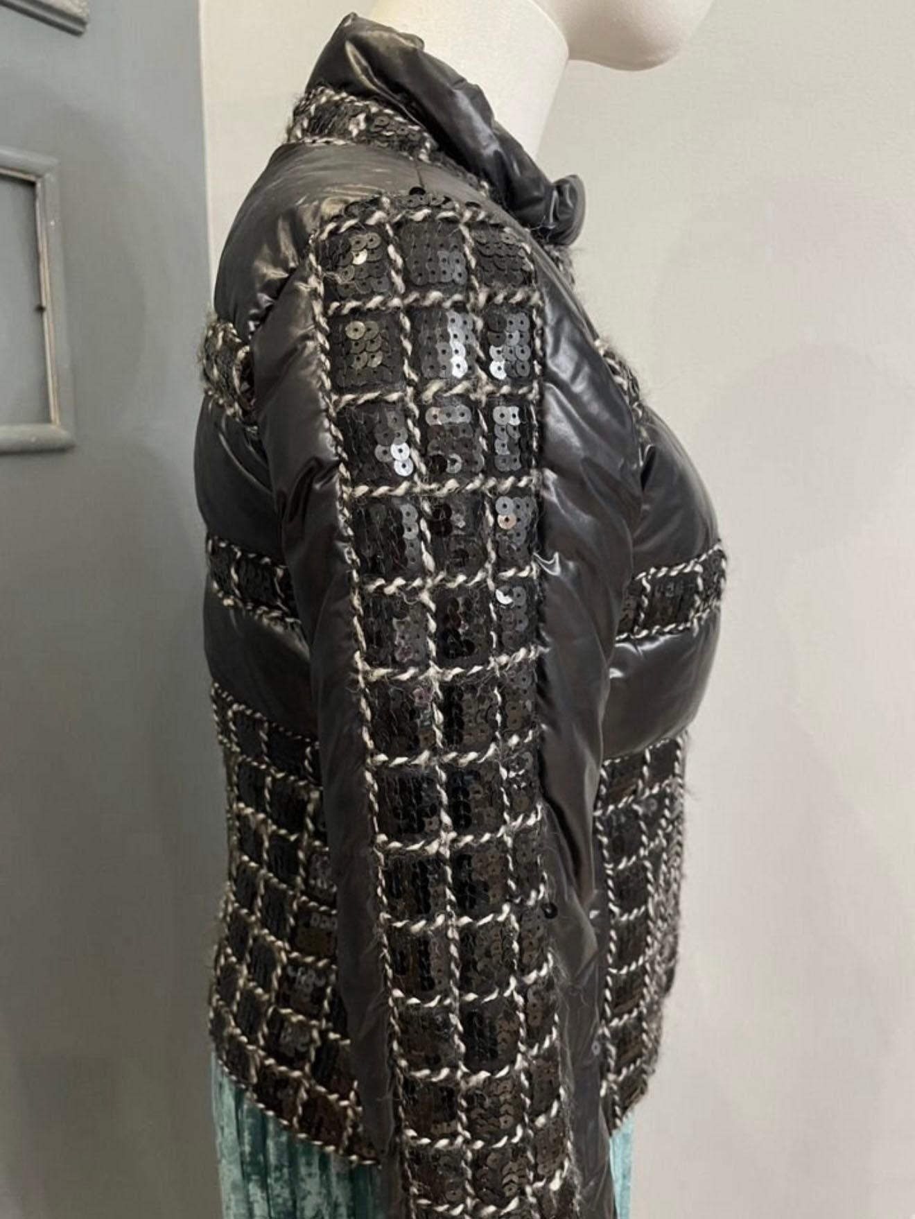 Noir Chanel Rare veste polaire avec boutons CC
