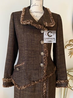 CHANEL Rare CC Tweedjacke in Beige mit Schmucksknöpfen, Größe 42 FR