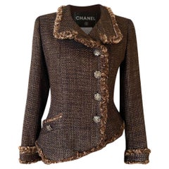 CHANEL Rare CC Tweedjacke in Beige mit Schmucksknöpfen, Größe 42 FR