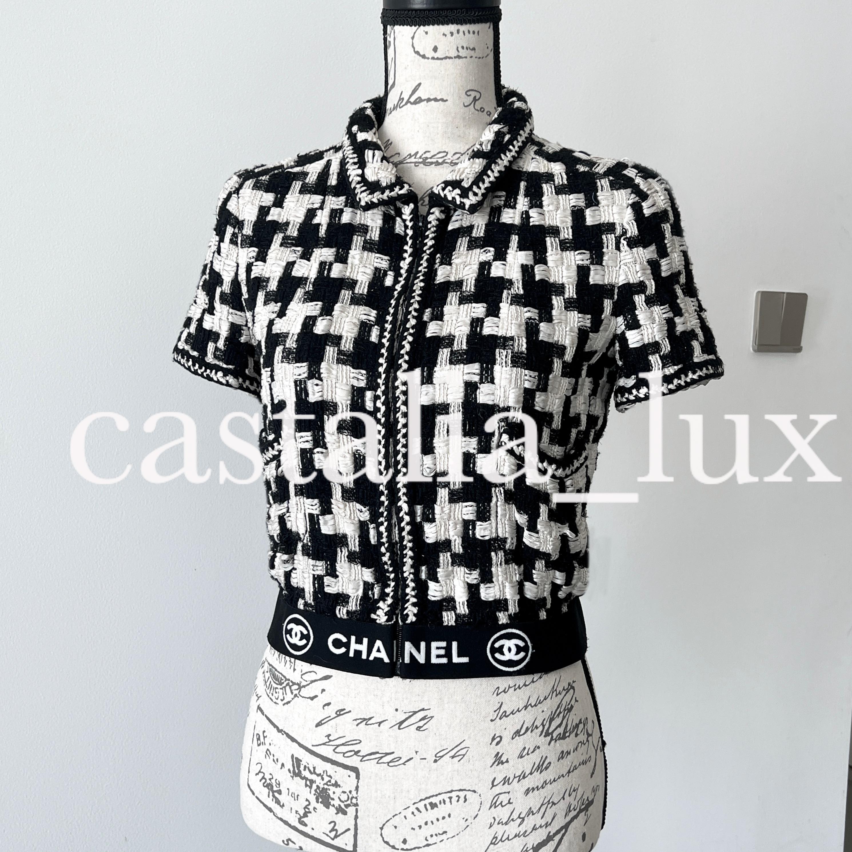 Chanel Rare CC Logo Band Ribbon Tweed Jacket In Excellent Condition For Sale In Dubai, AE