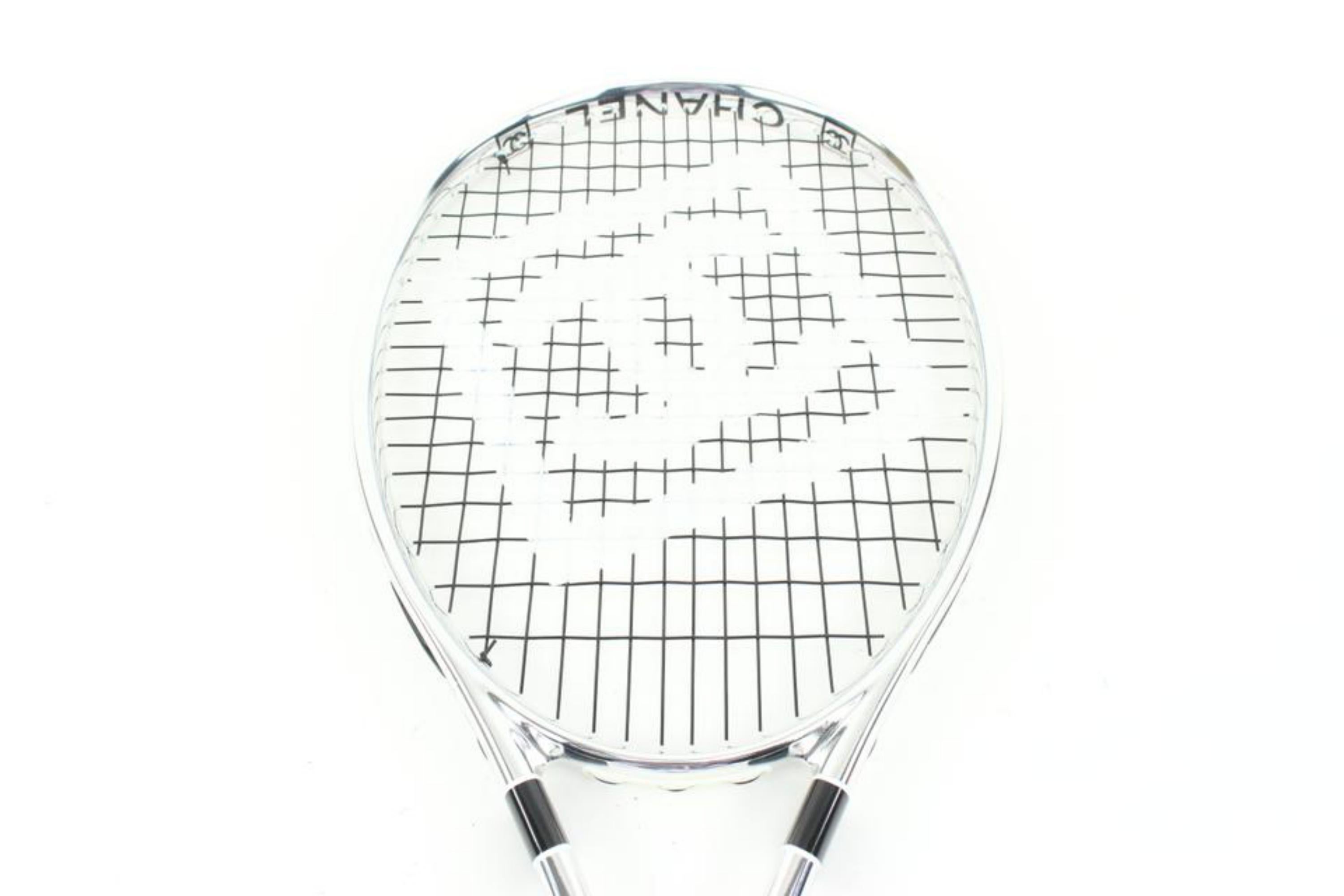 Rare raquette de sport de raquette de tennis avec logo CC et étui à chargement s210ck65 de Chanel Bon état - En vente à Dix hills, NY