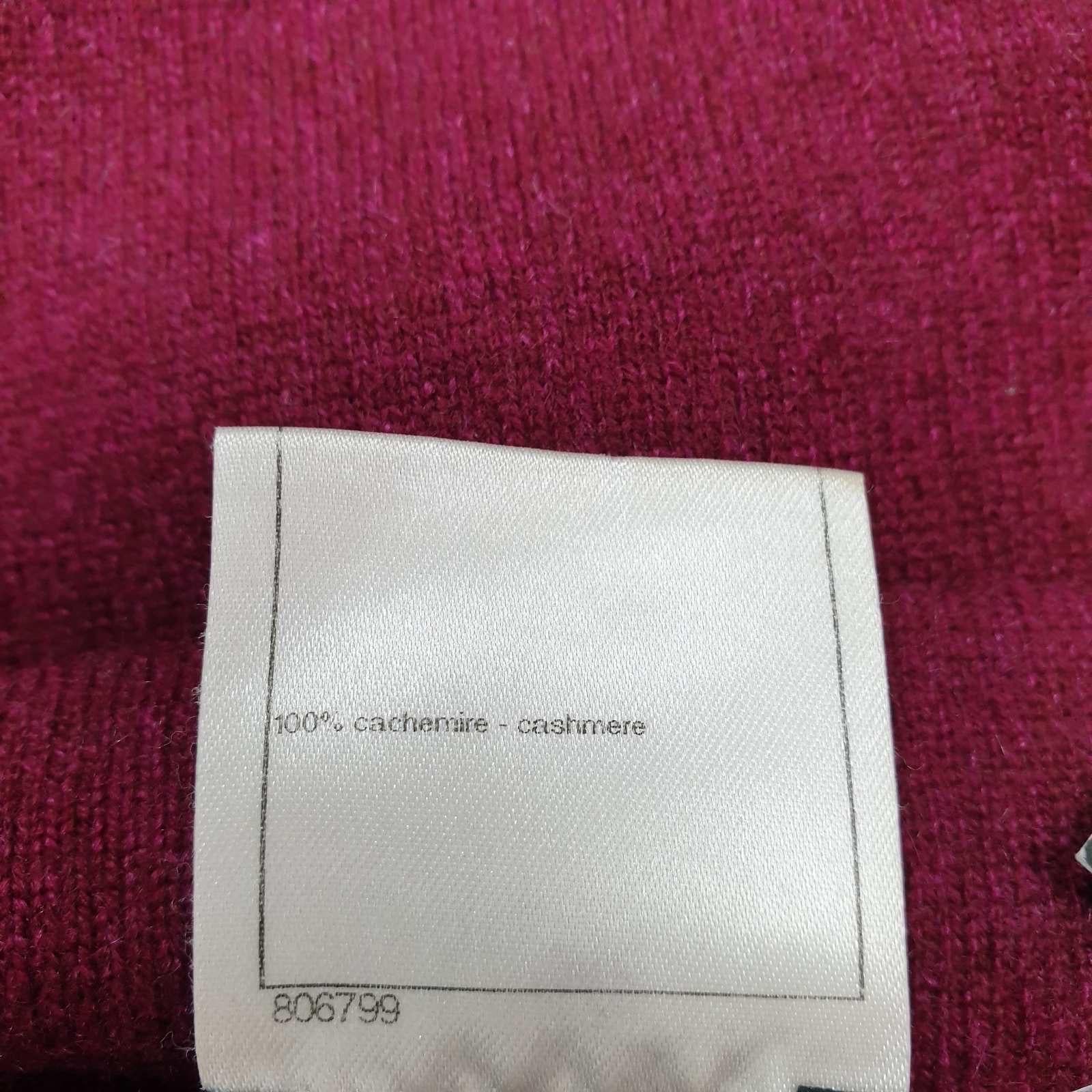 Chanel Rare CC Thistle Burgundi Cashmere Pull For Sale 1