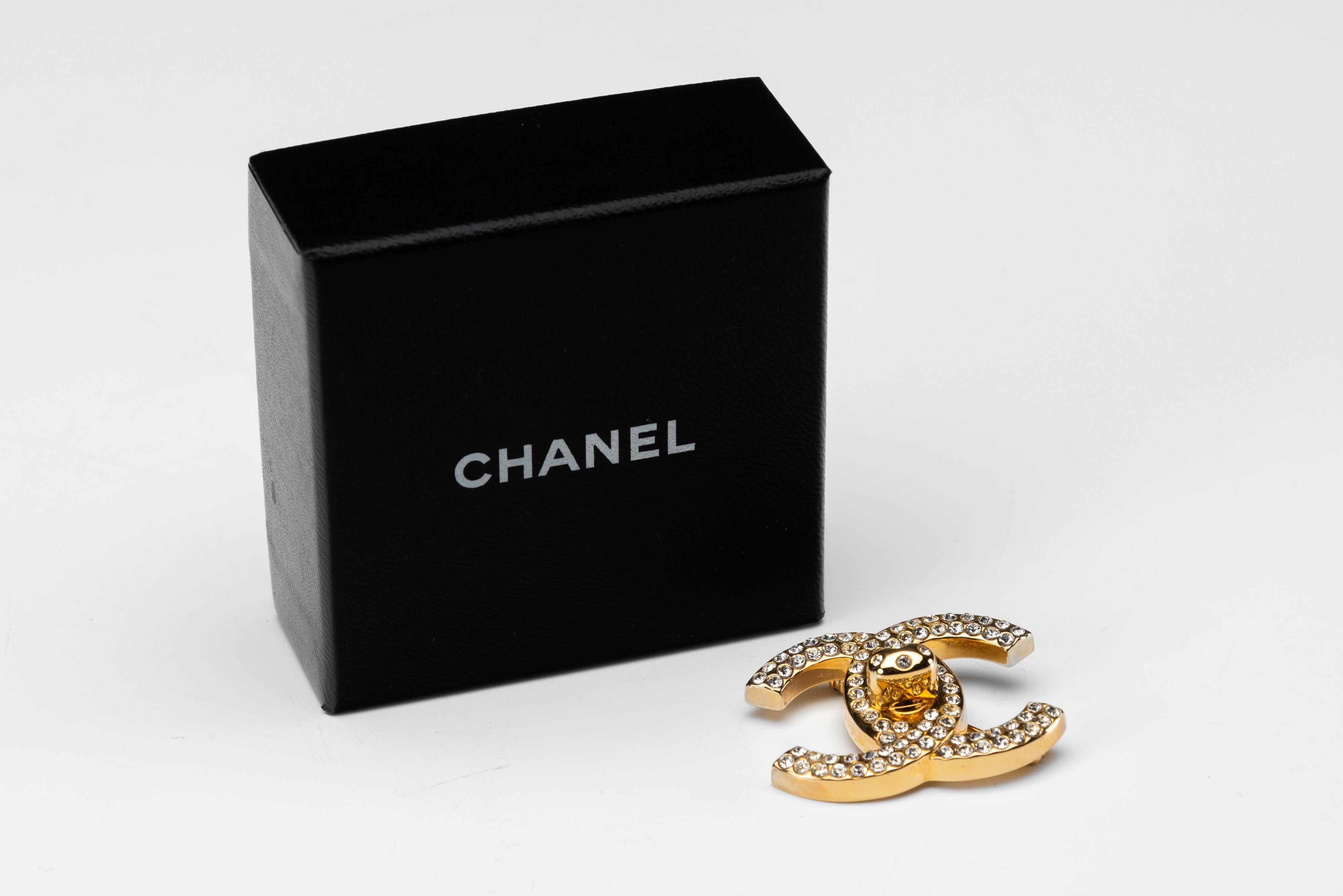 Chanel Rare CC Turnlock Brooch Gold-Plated 8