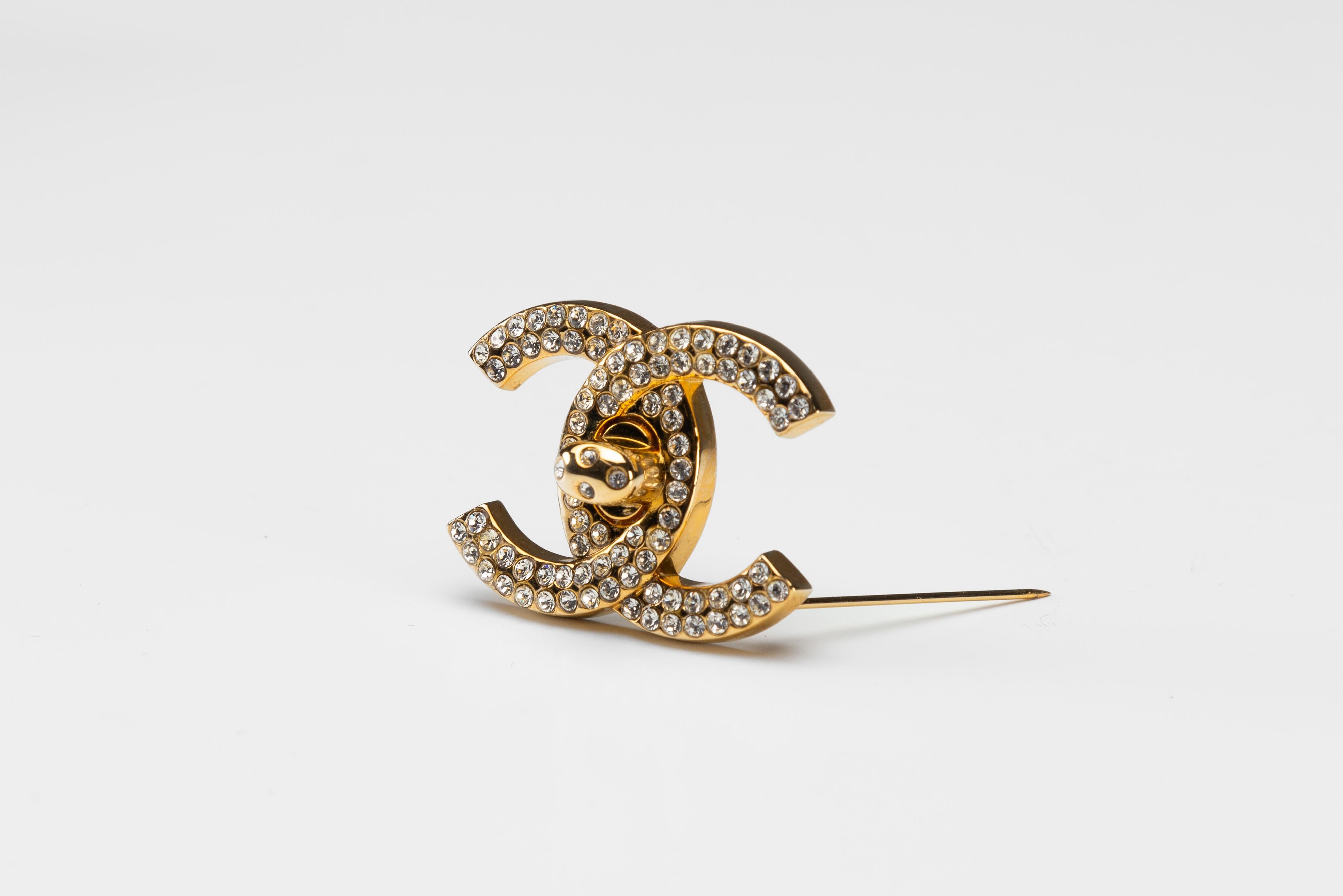 Chanel Rare CC Turnlock Brooch Gold-Plated 1