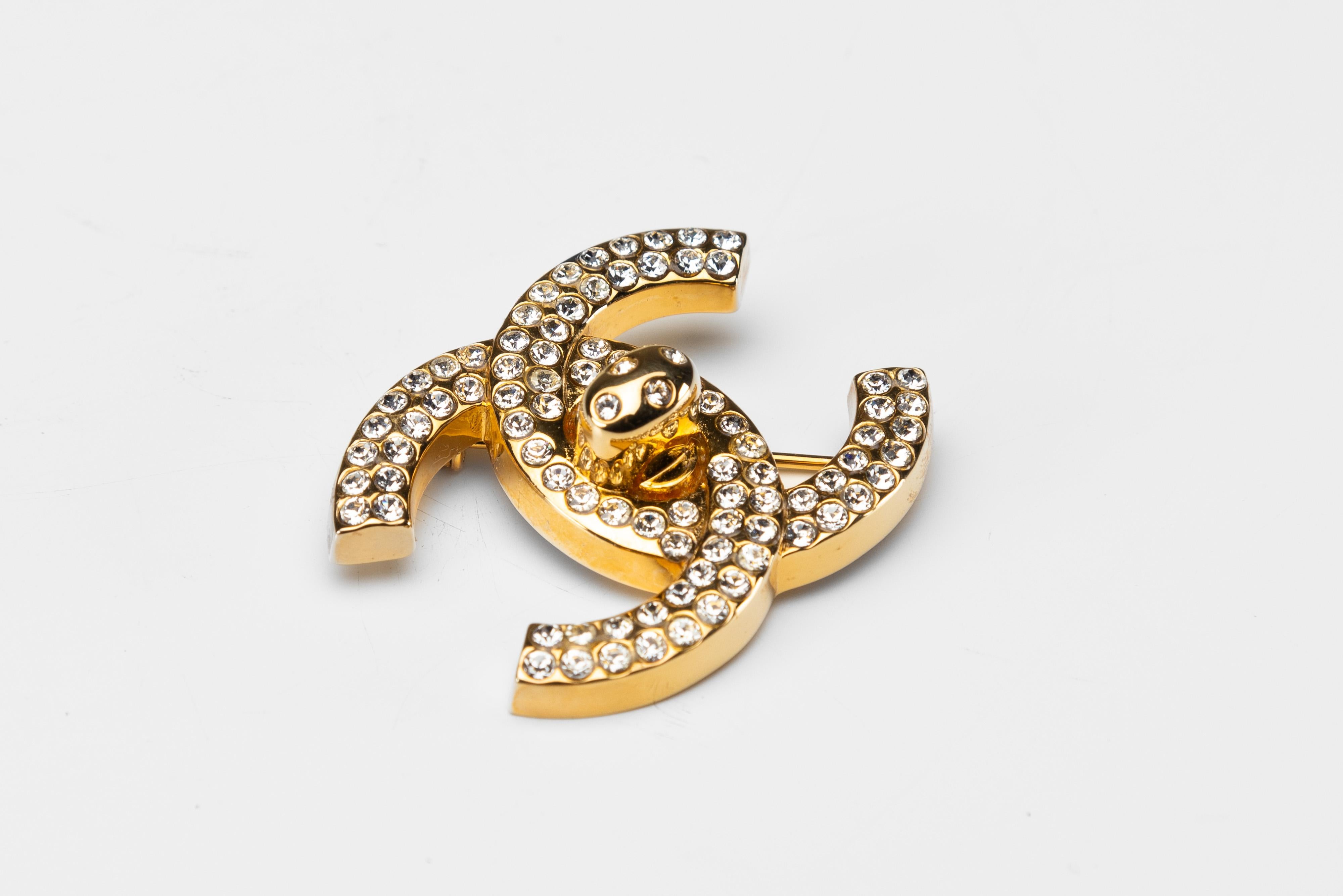 Chanel Rare CC Turnlock Brooch Gold-Plated 2