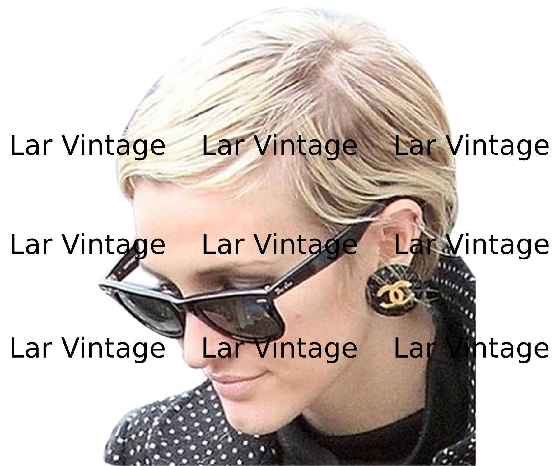 Chanel Rare Classic Schwarz Gesteppt Gold CC Großer Clip auf Ohrringe    (Zeitgenössisch) im Angebot