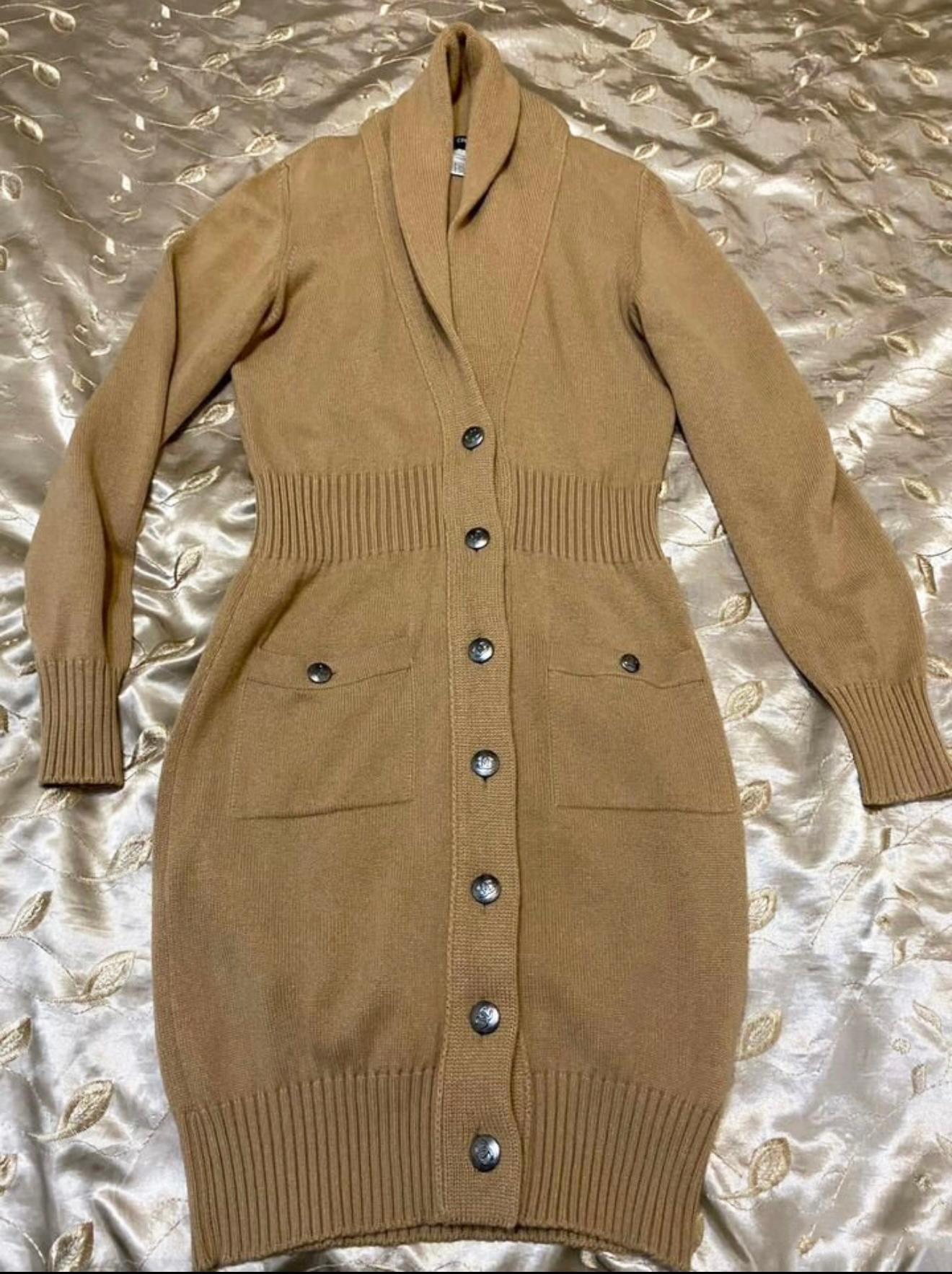 Chanel Rare Claudia Schiffer Style Beige Cashmere Cardigan 36 FR in vendita 1