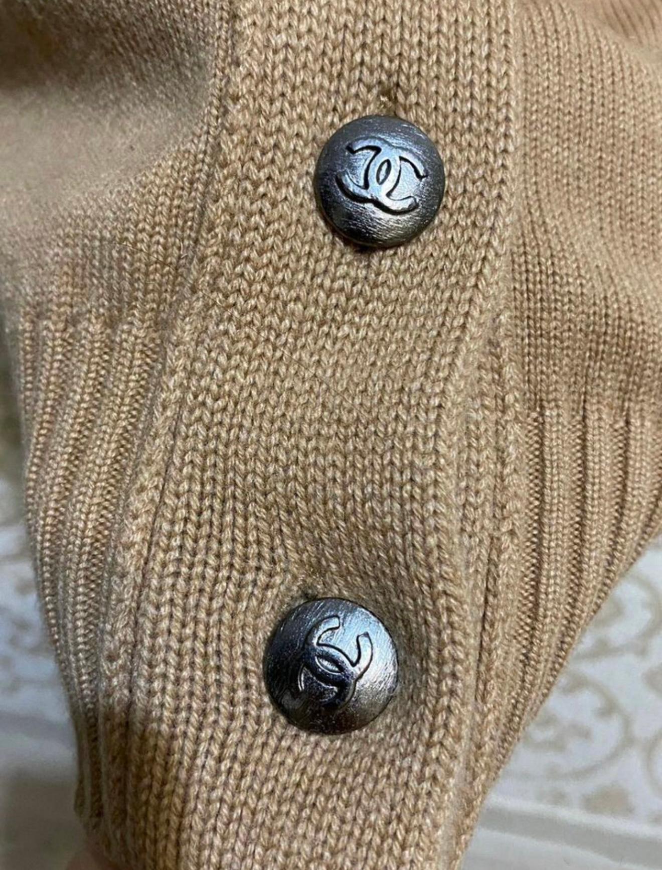 Chanel Rare Claudia Schiffer Style Beige Cashmere Cardigan 36 FR in vendita 2