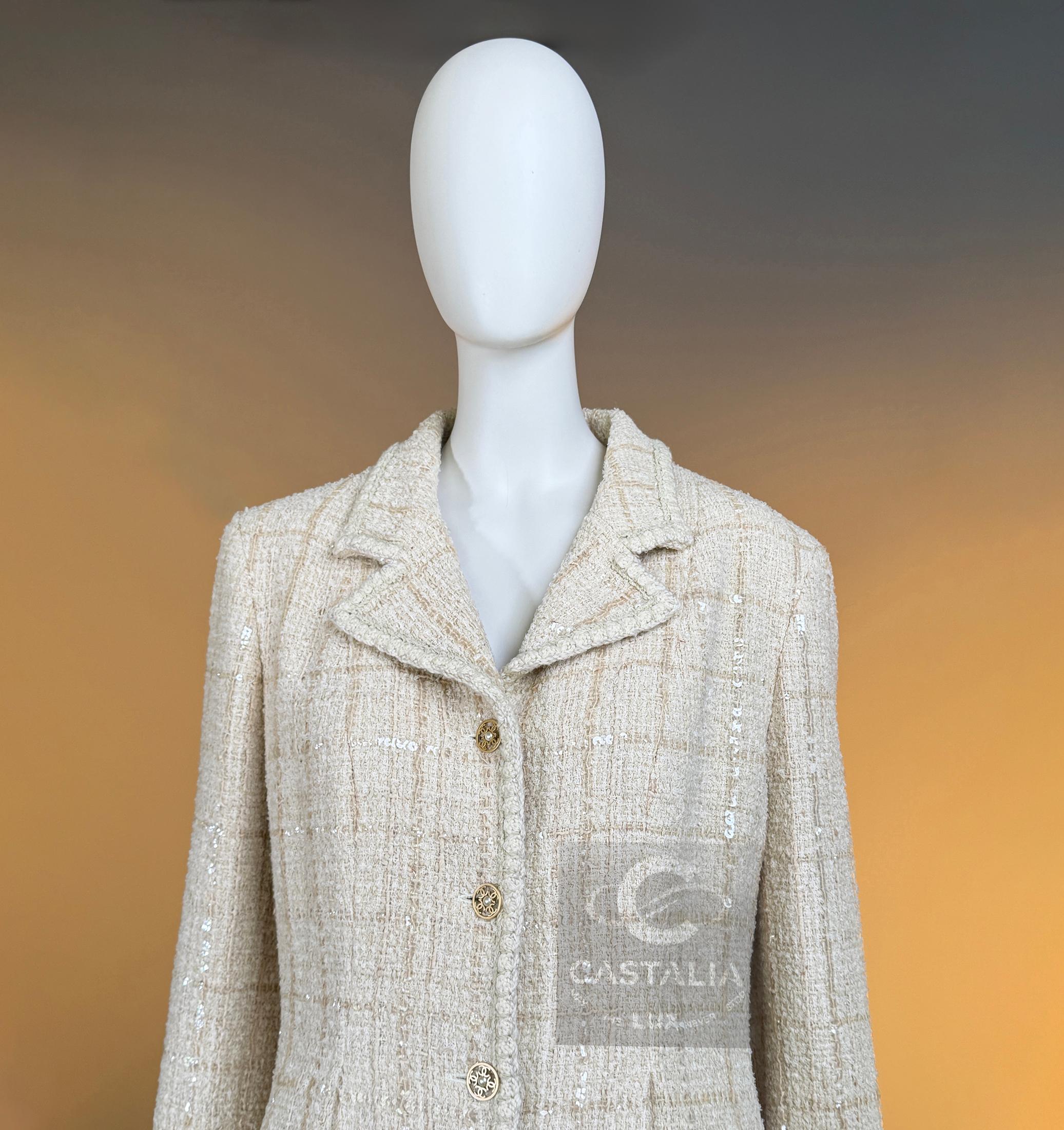 CHANEL Rare Collectible Beige Sequin Tweed Jacket 48 FR in vendita 1