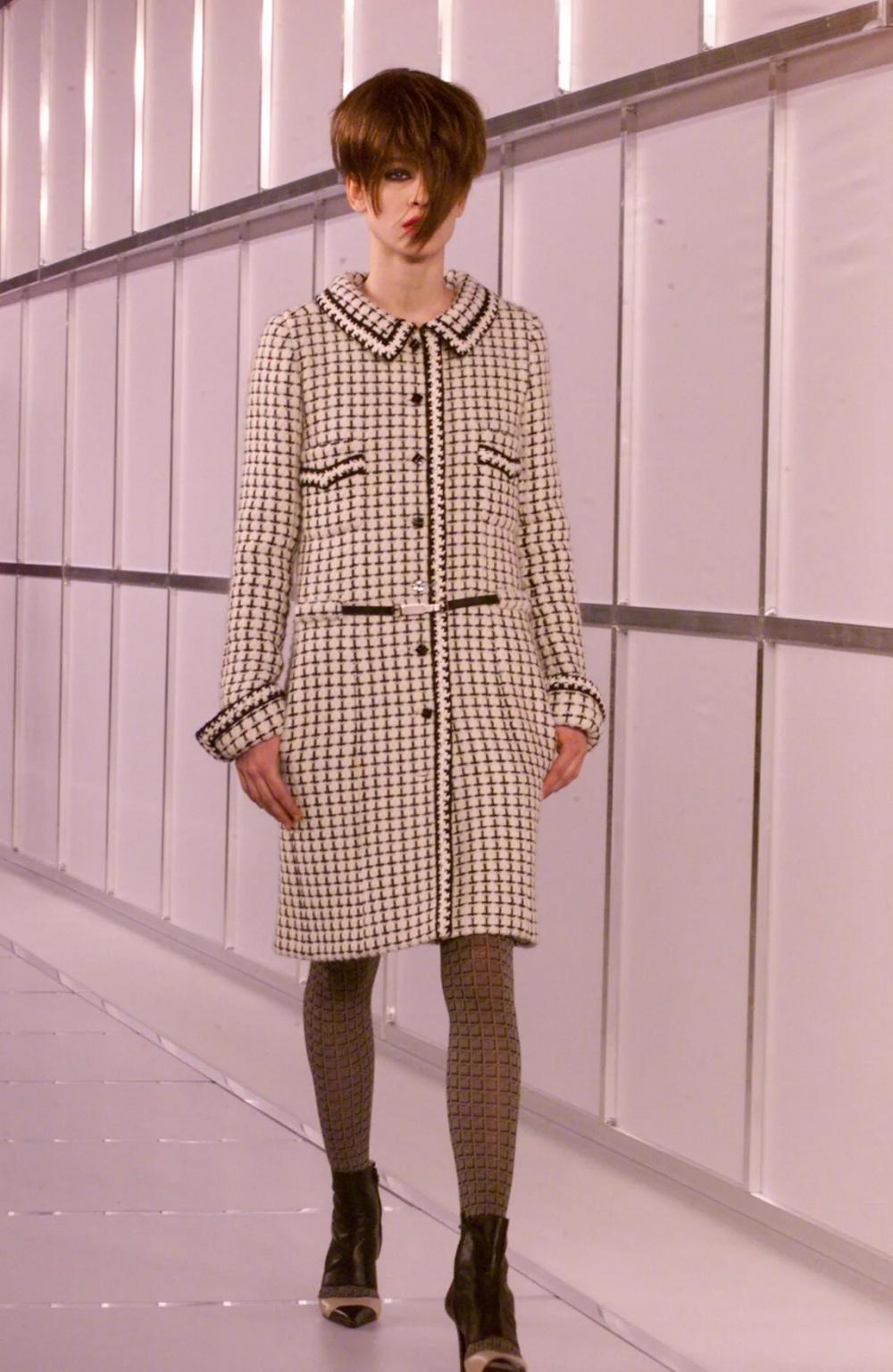 Chanel Seltener Sammlerstück Vintage Tweed-Mantel mit Gürtel für Damen oder Herren im Angebot