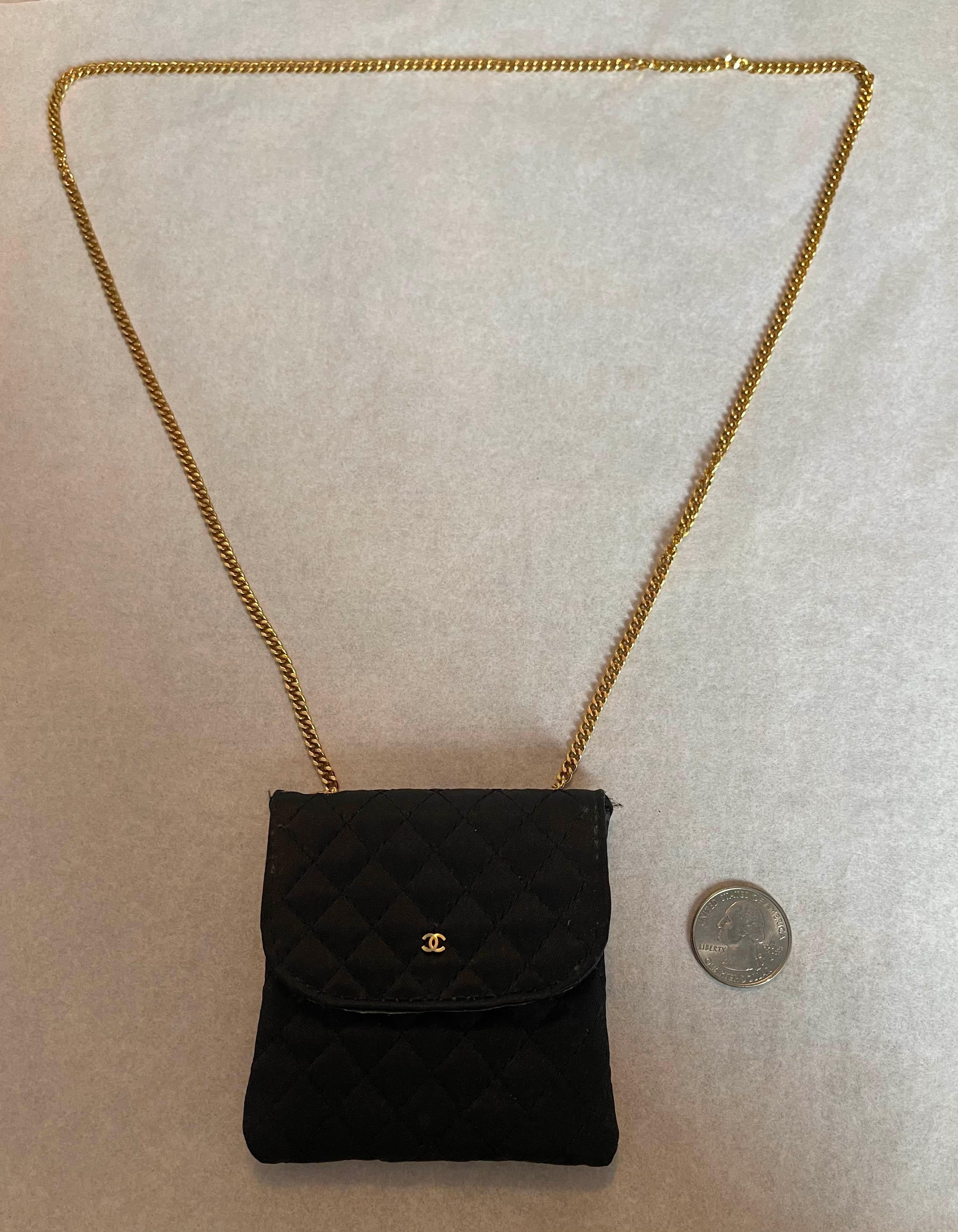 Noir RARE - COLLECTION - Chanel - Micro sac à rabat en satin matelassé noir, vintage en vente