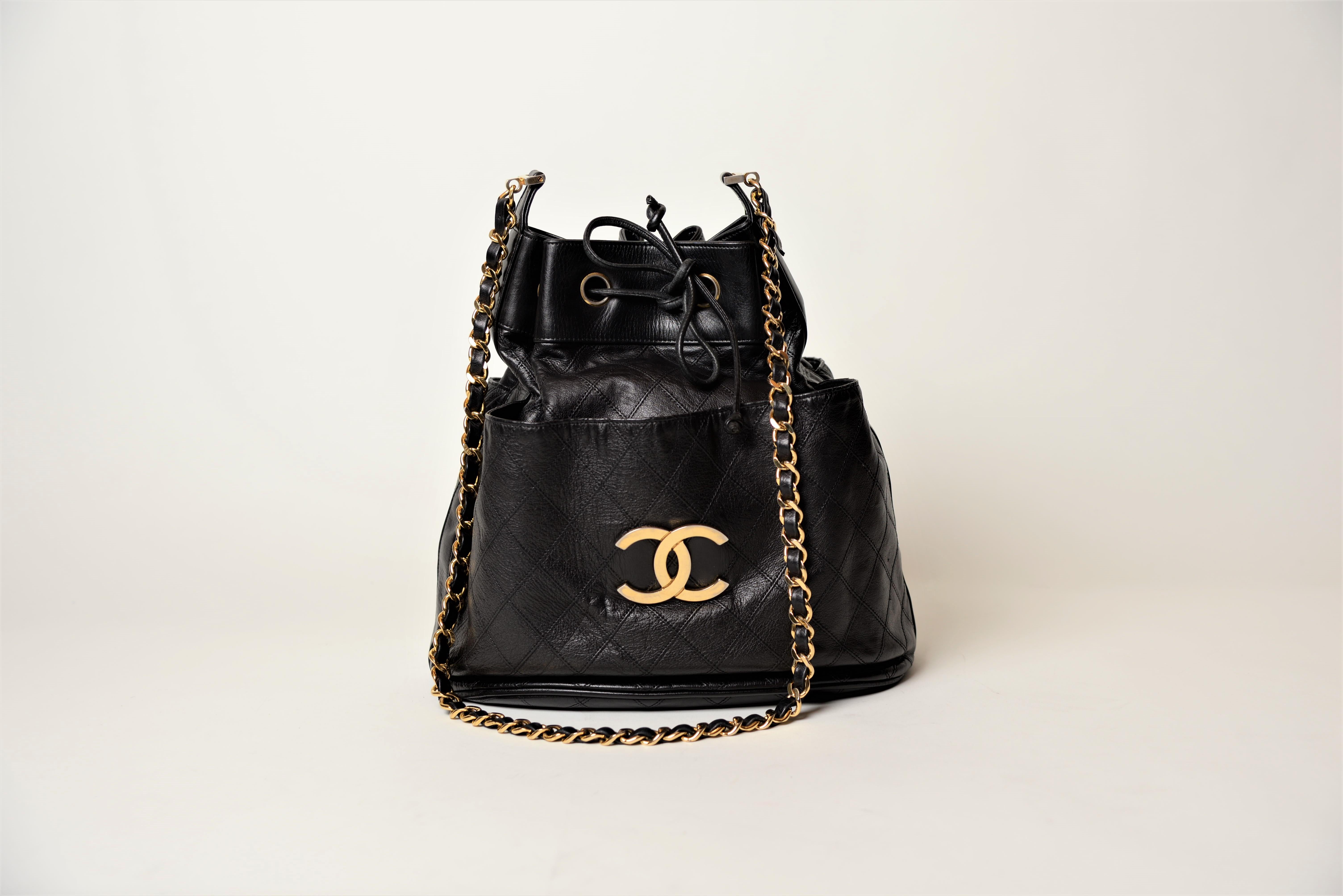 From the collection of SAVINETI we offer this Chanel Bucket Bag:
-	Brand: Chanel
-	Model: Bucket Bag
-	Year: 2006-2008
-	Code: 1154898
-	Condition: Good
-	Materials: Lambskin leather, 24k Gold Hardware (plated) 

We at SAVINETI sell rare and